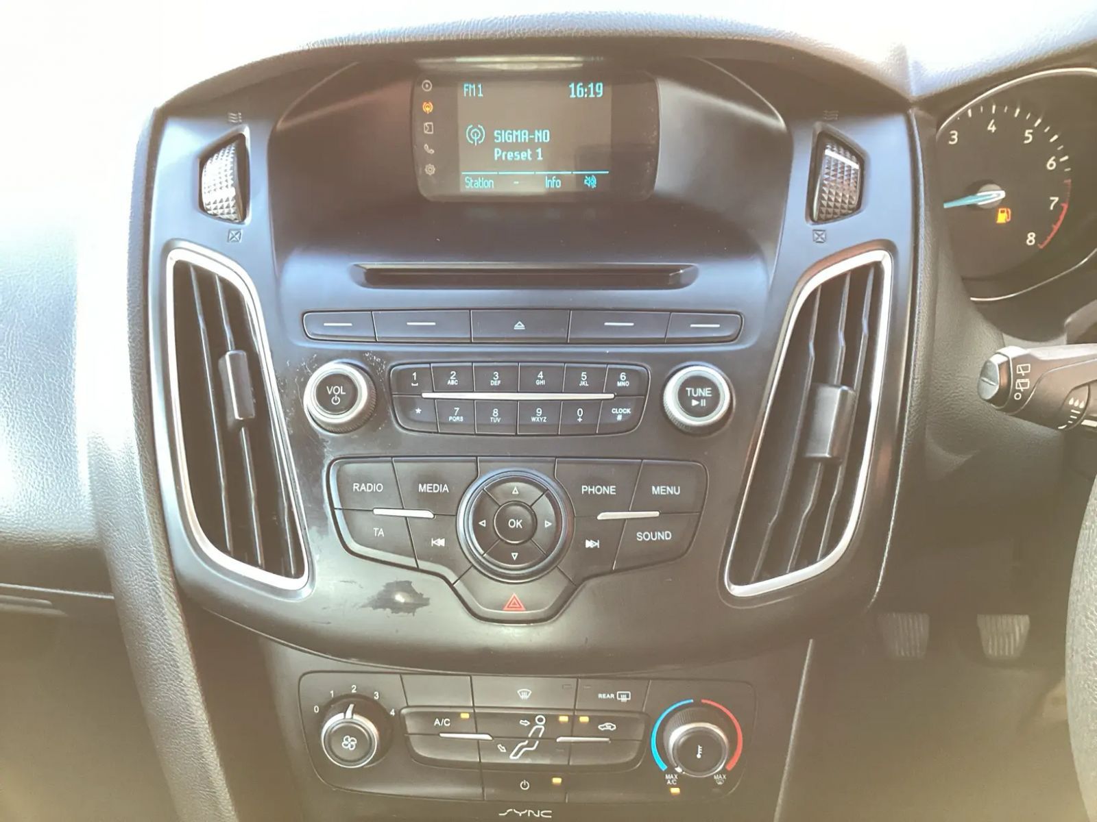 2016 Ford Focus photo 8