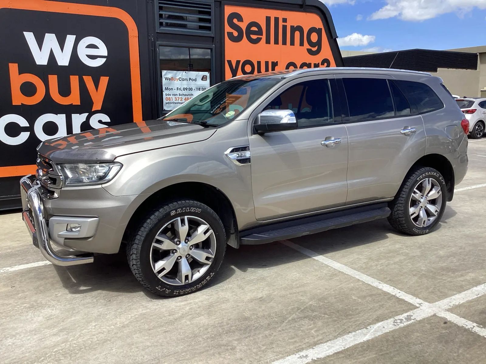 2017 Ford Everest photo 1