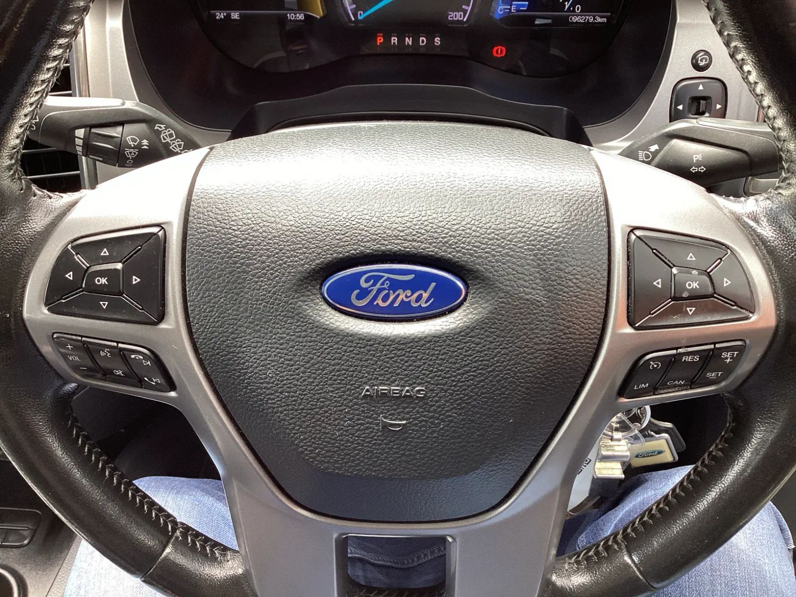 2017 Ford Everest photo 12