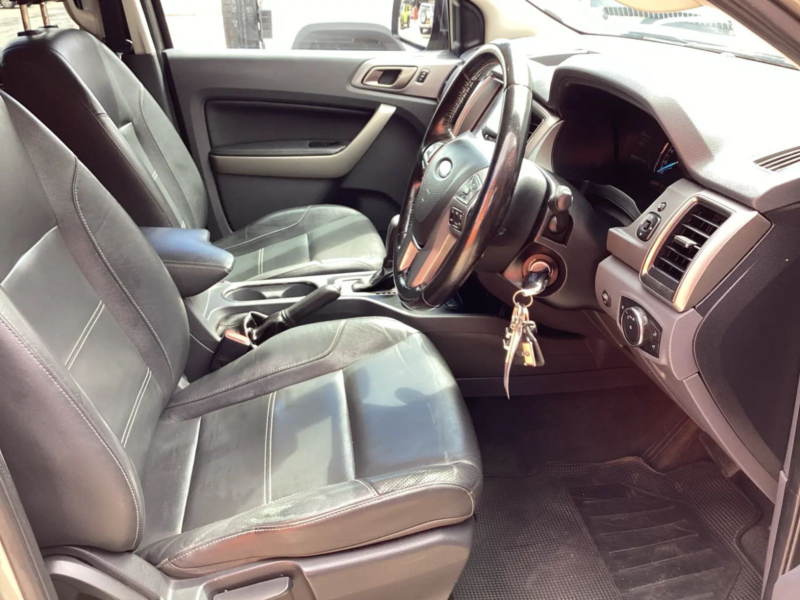 2017 Ford Everest photo 9