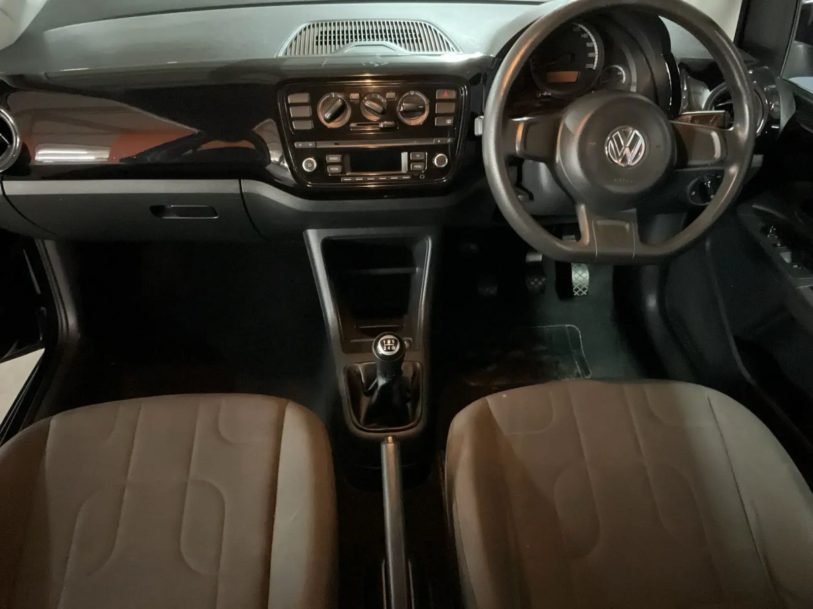 2015 Volkswagen Up photo 16