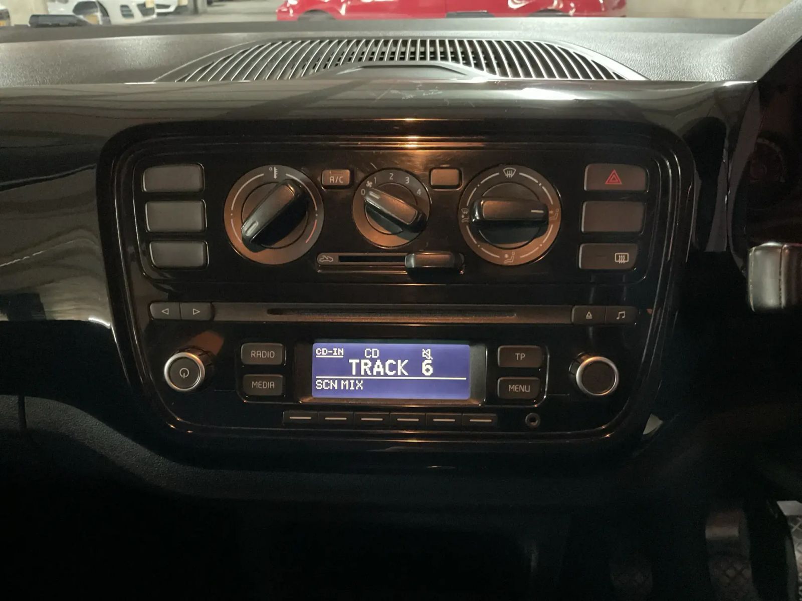 2015 Volkswagen Up photo 8