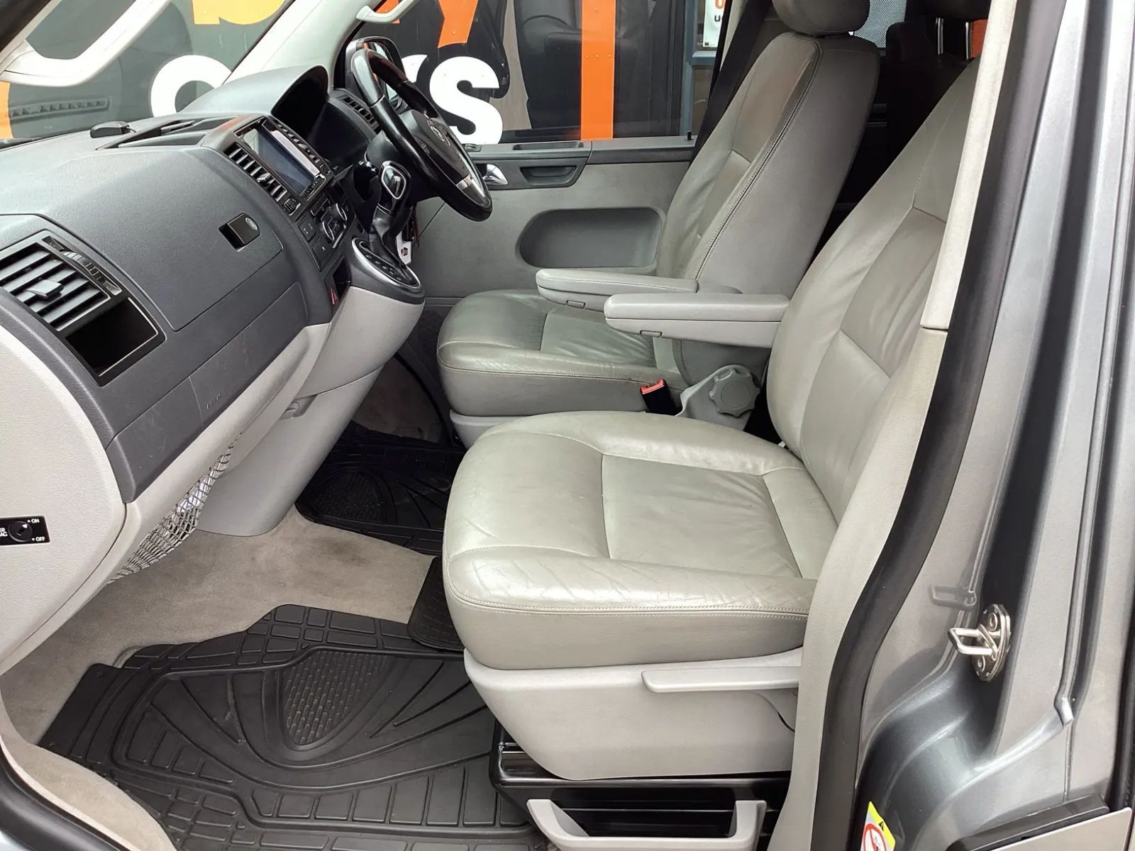 2010 Volkswagen T5 photo 10