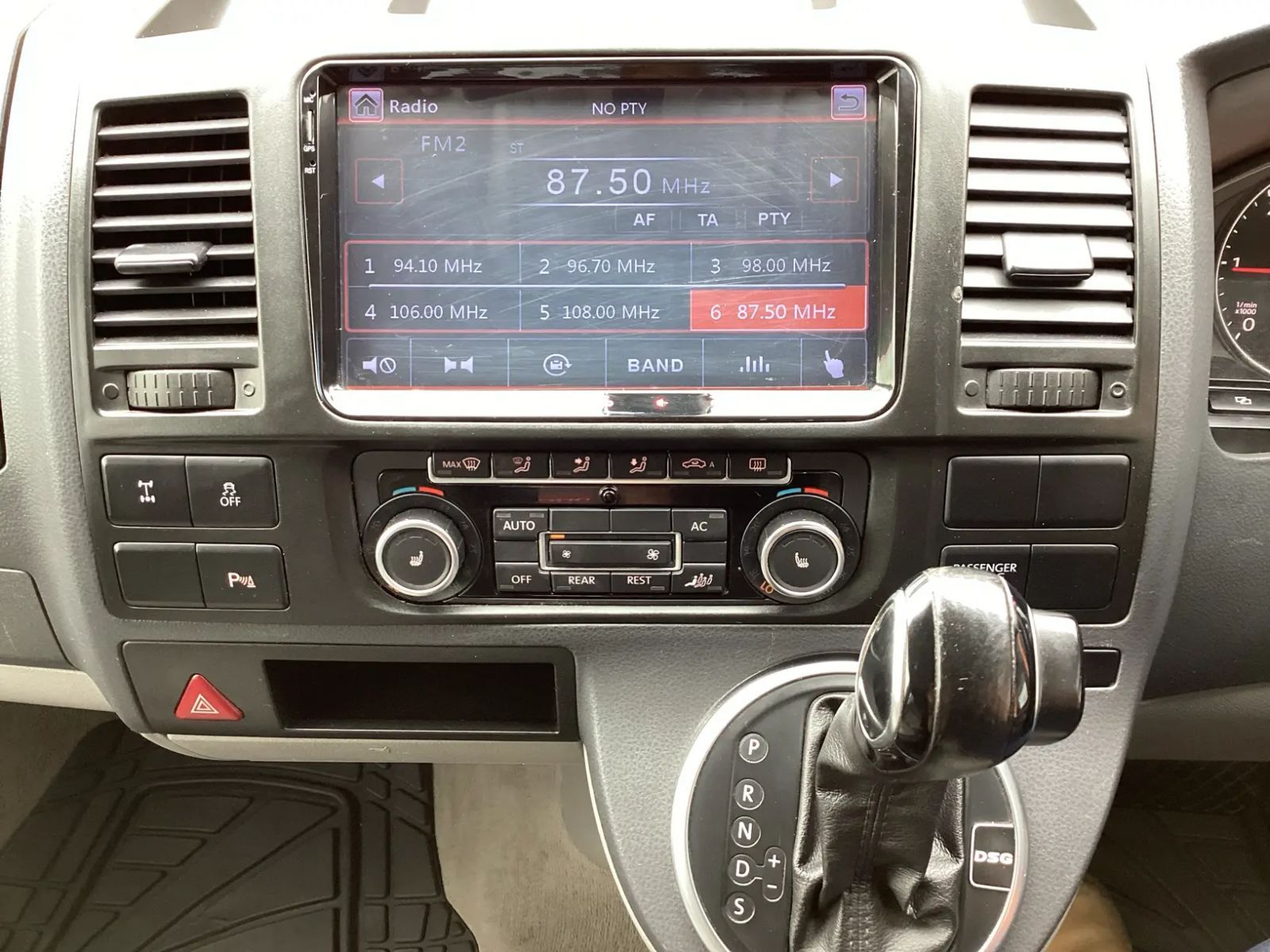 2010 Volkswagen T5 photo 11