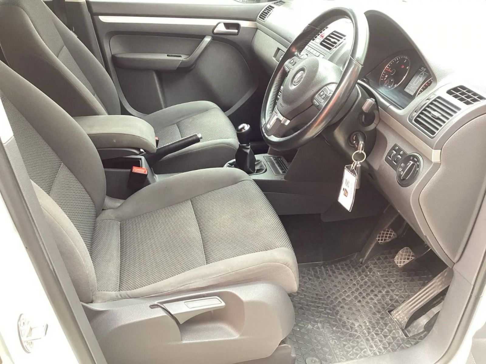 2015 Volkswagen Touran photo 11