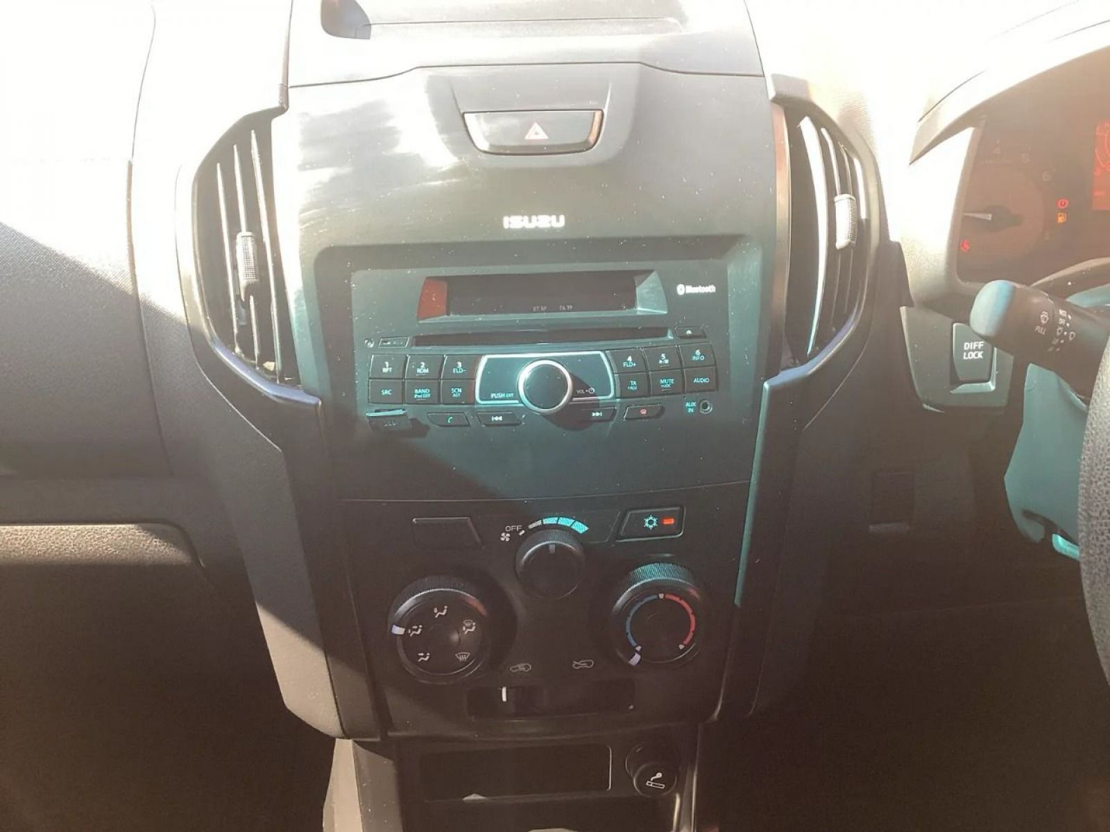 2021 Isuzu D-MAX photo 6