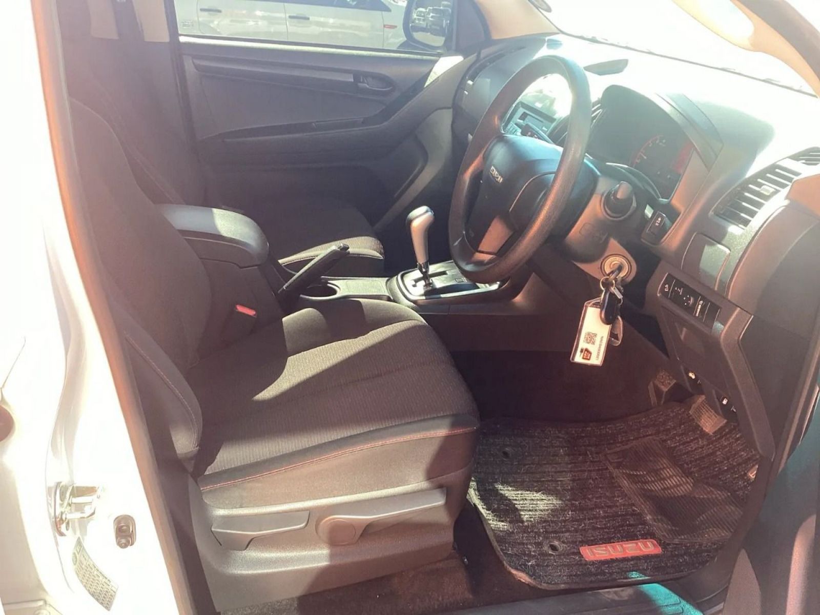 2021 Isuzu D-MAX photo 9
