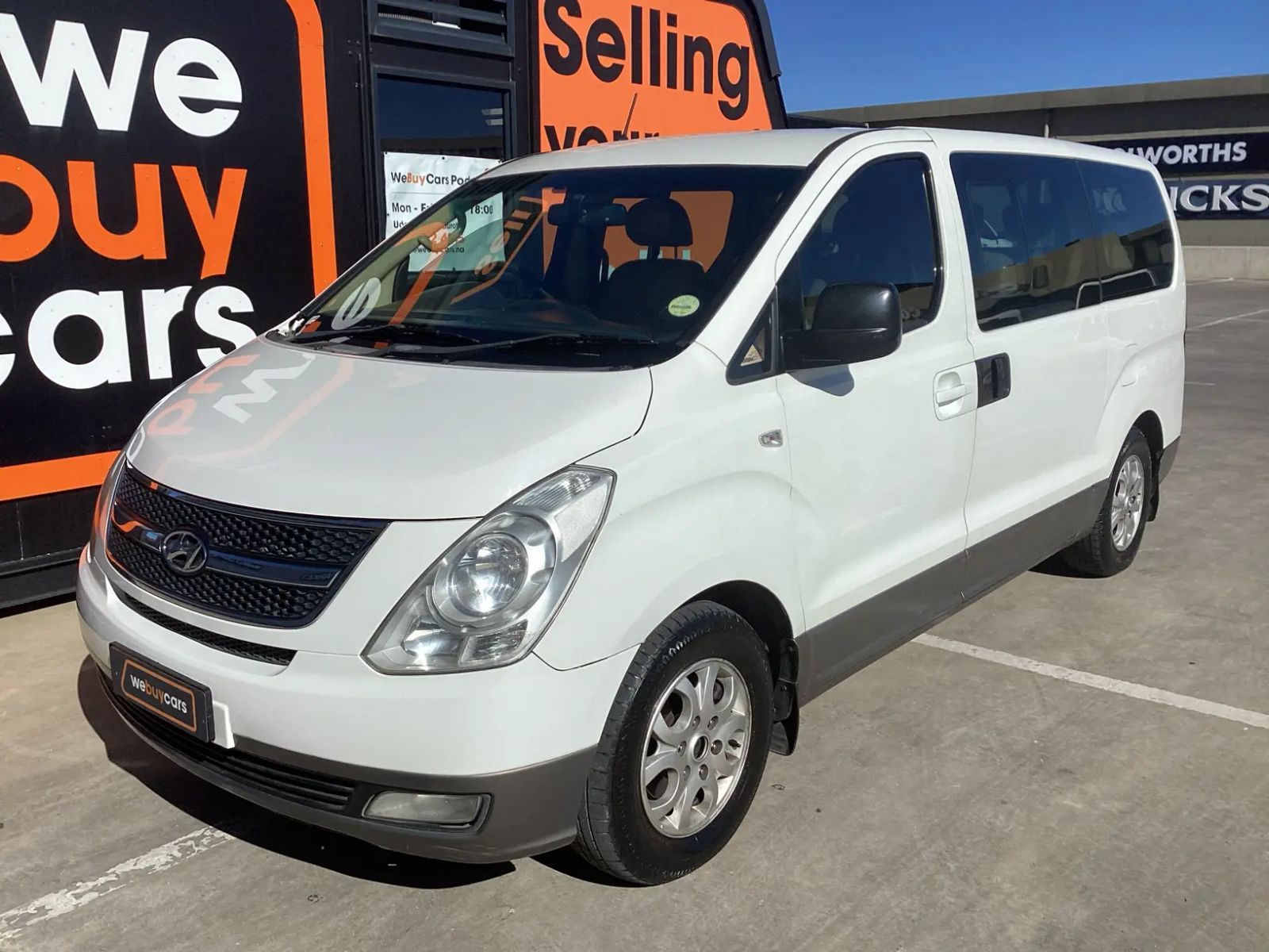 2010 Hyundai H1 photo 1