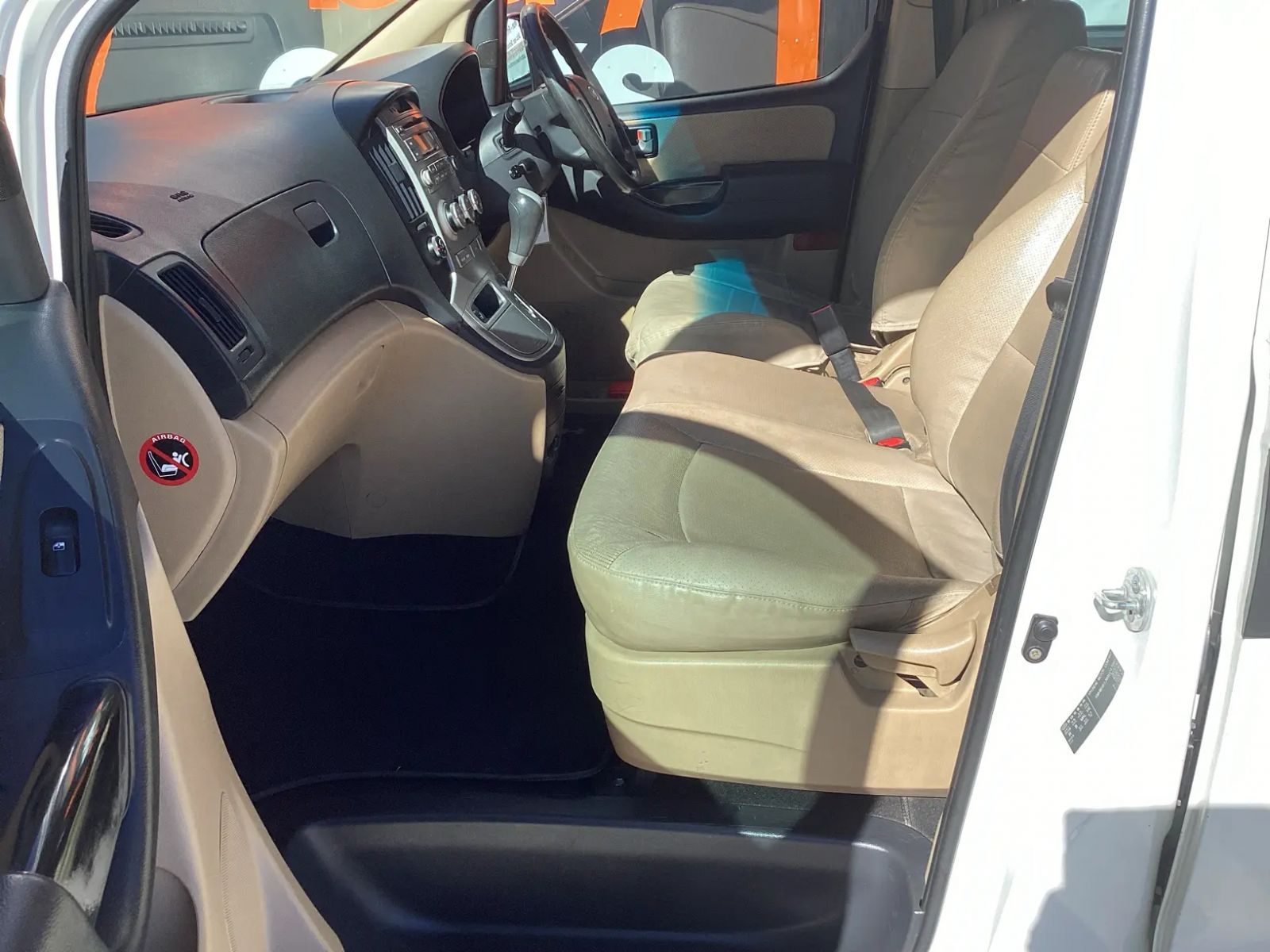 2010 Hyundai H1 photo 13