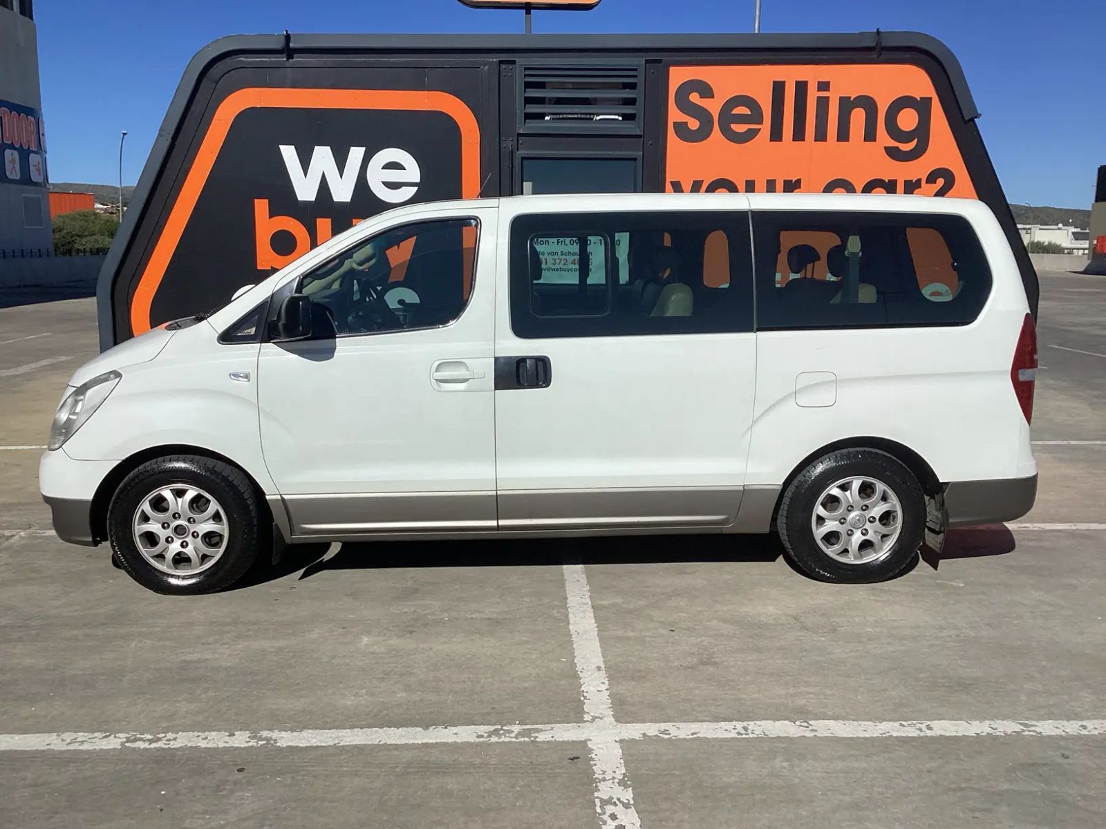 2010 Hyundai H1 photo 2