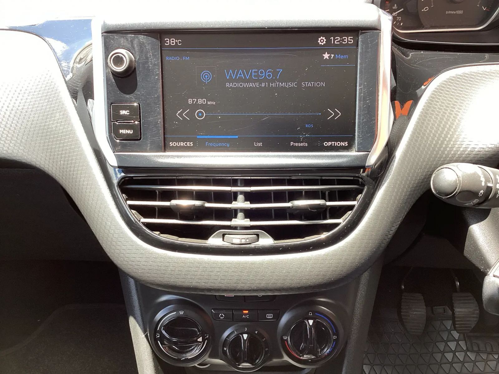 2019 Peugeot 208 photo 12