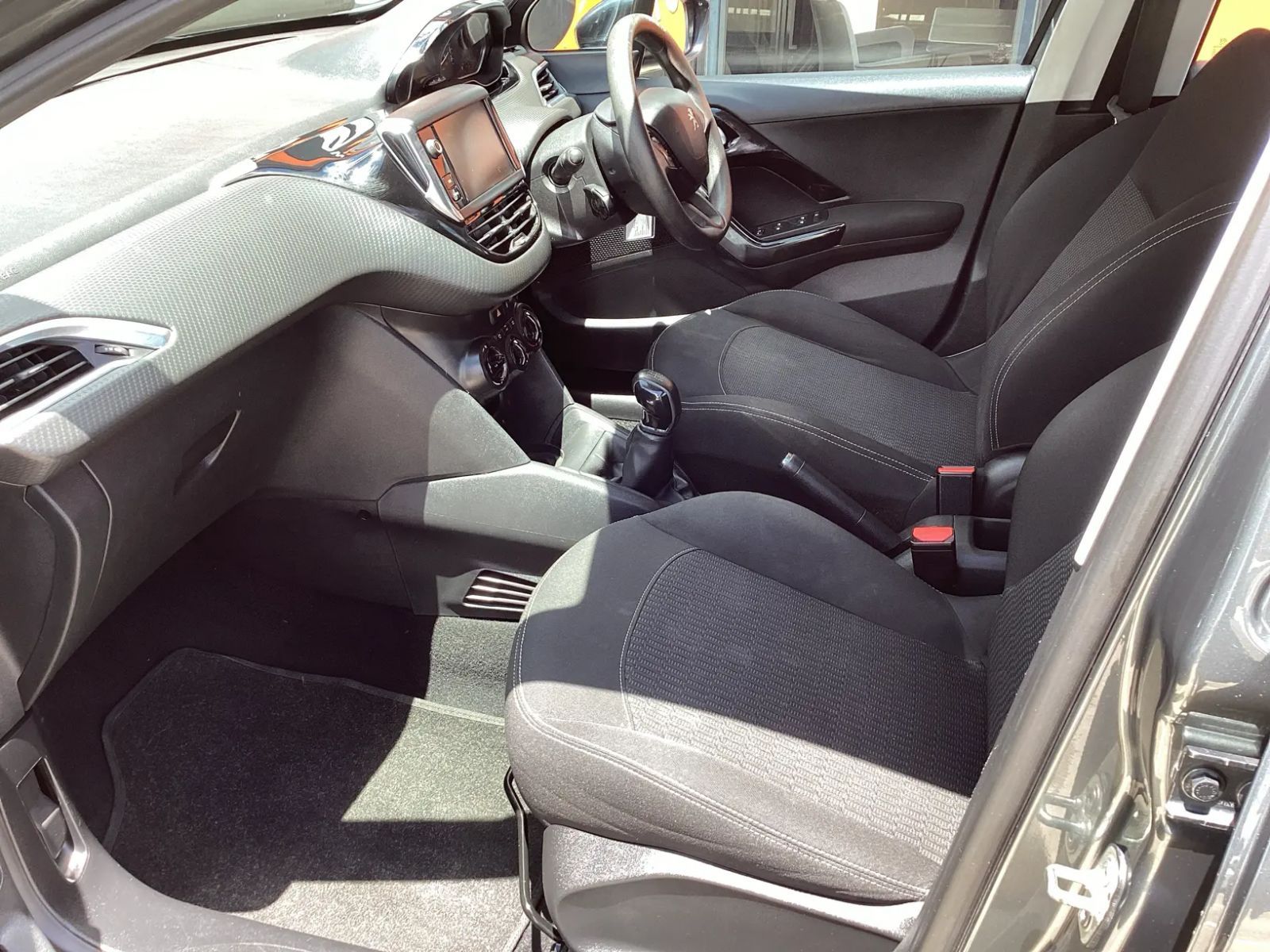 2019 Peugeot 208 photo 9
