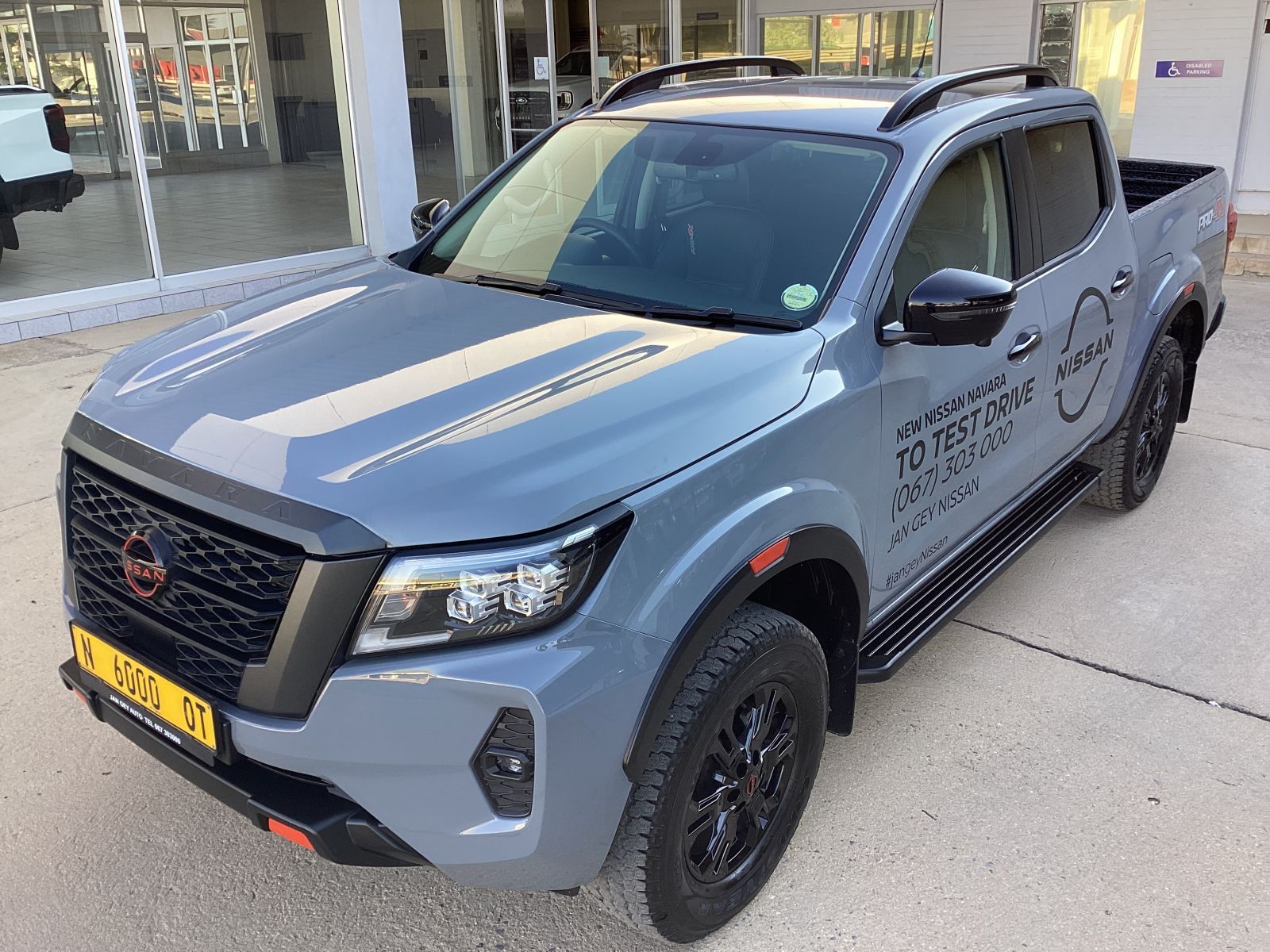 2025 Nissan Navara photo 1
