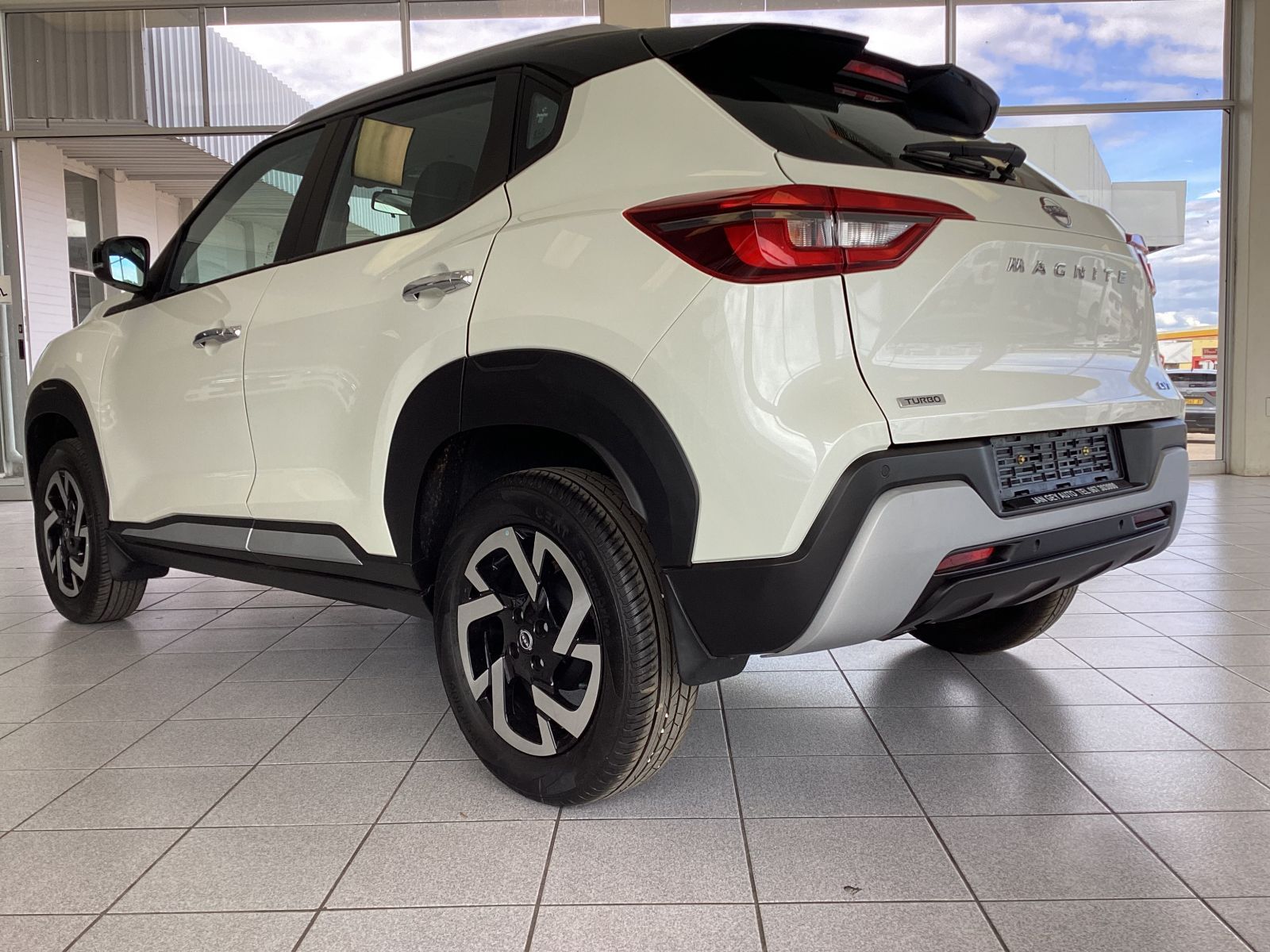 2024 Nissan Magnite photo 2