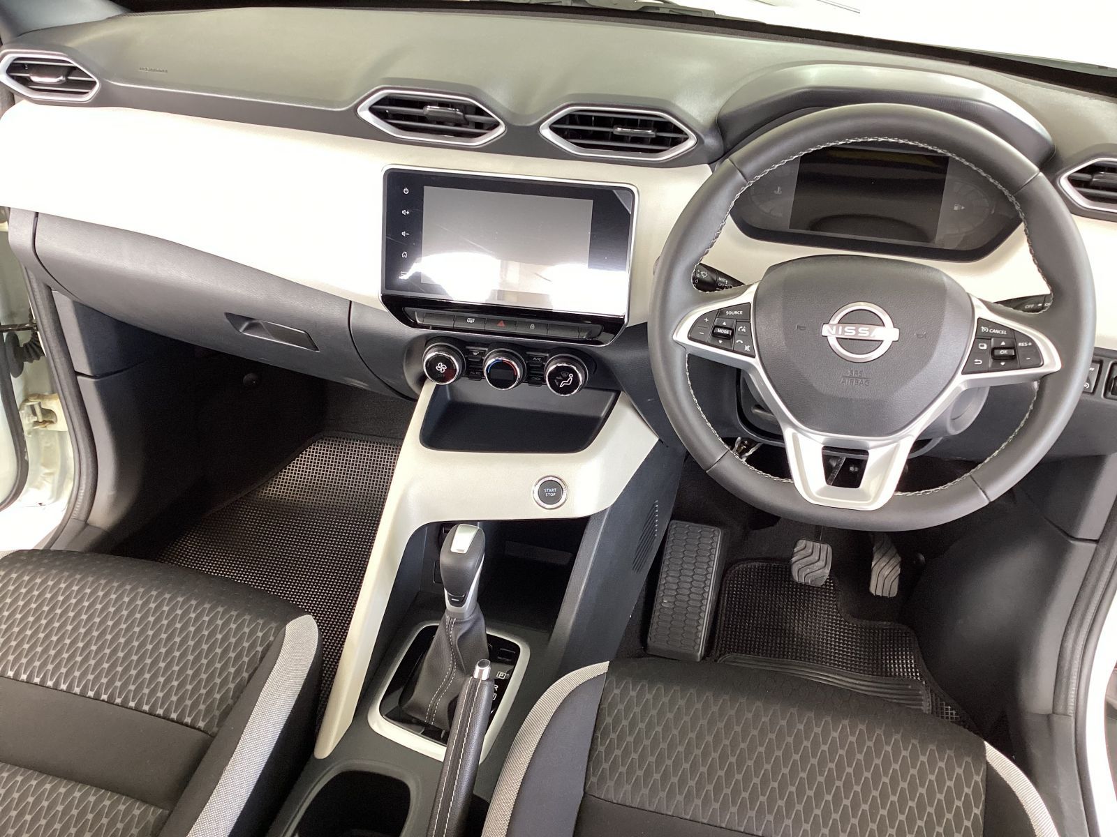 2024 Nissan Magnite photo 5
