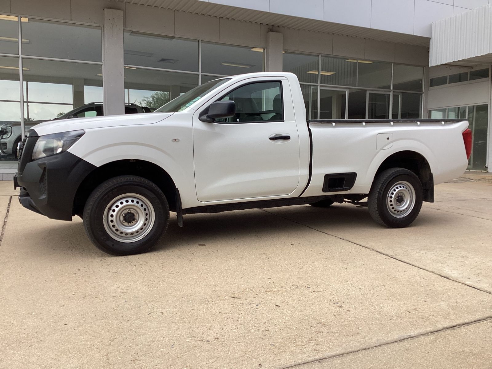 2022 Nissan Navara photo 1
