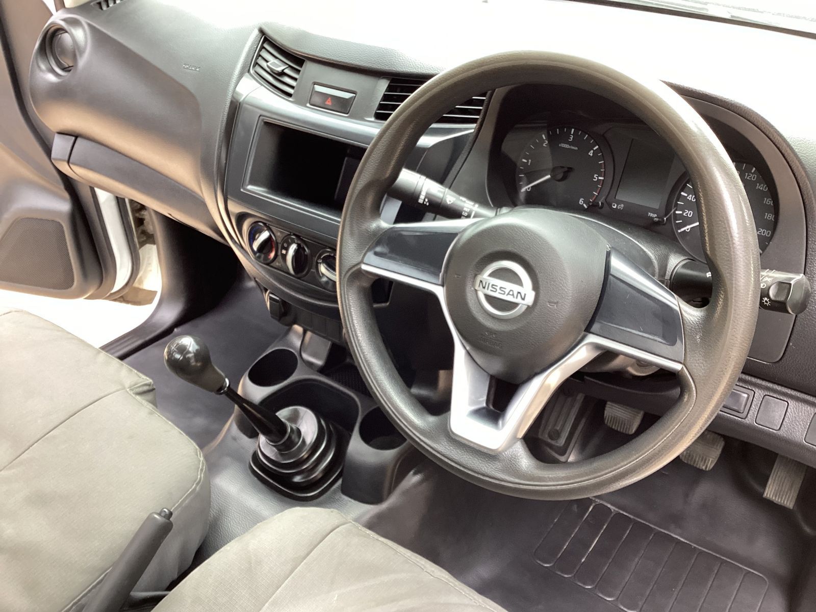 2022 Nissan Navara photo 3