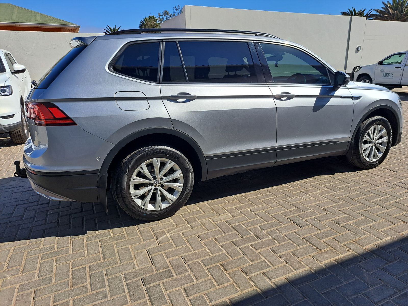 2021 Volkswagen Tiguan photo 2