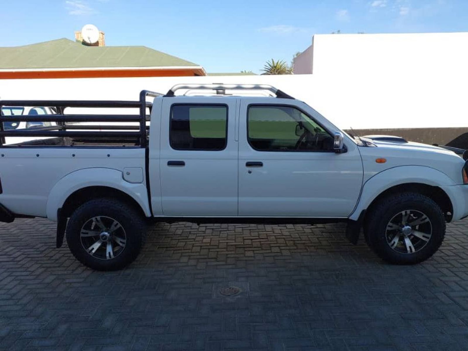 2016 Nissan NP300 photo 1