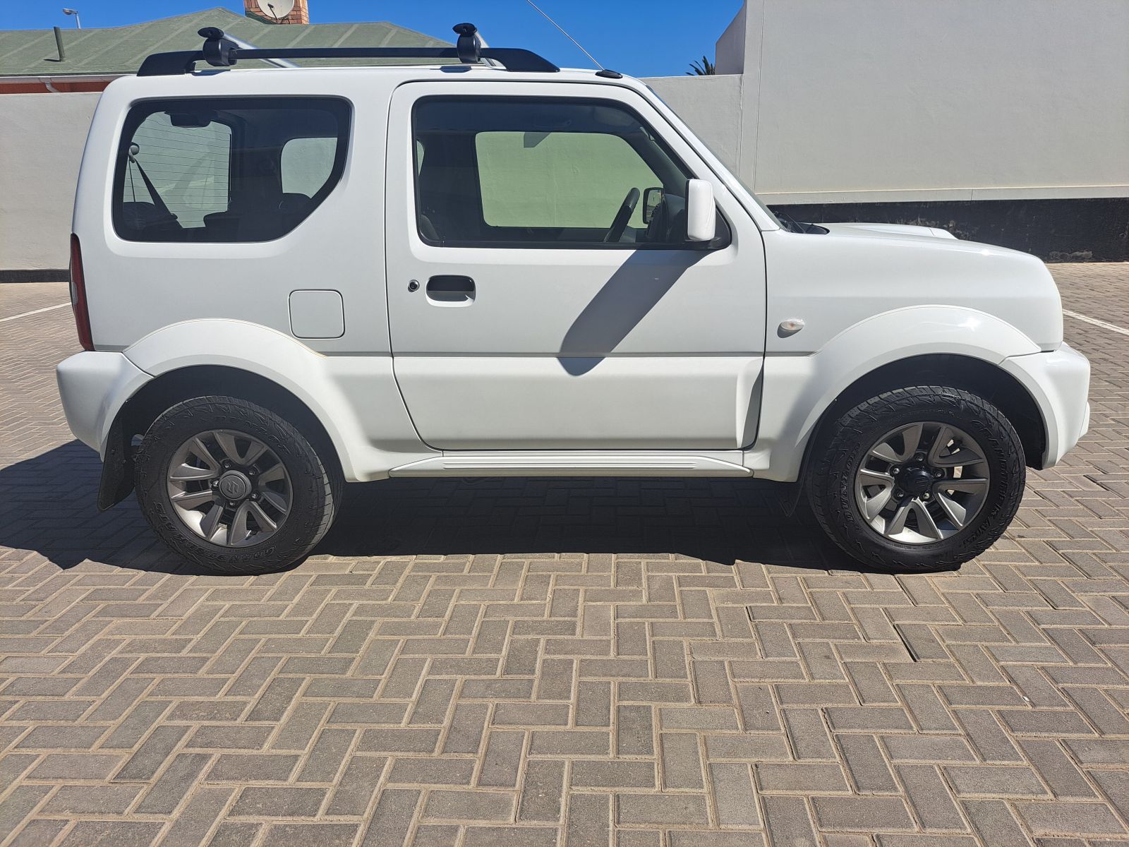 2017 Suzuki Jimny photo 2