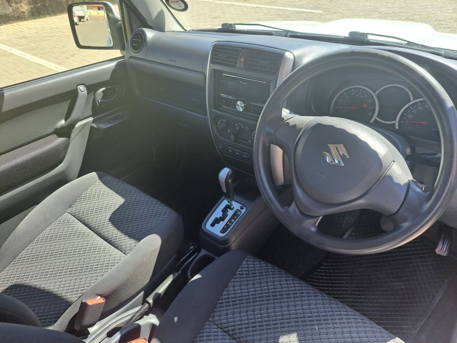 2017 Suzuki Jimny photo 5