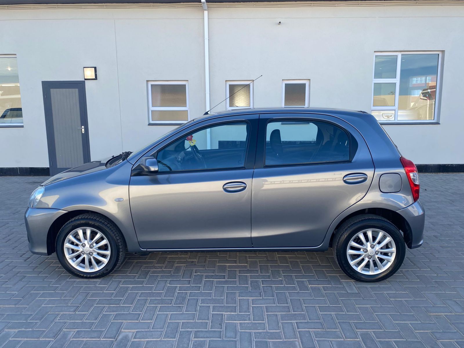 2018 Toyota Etios photo 1