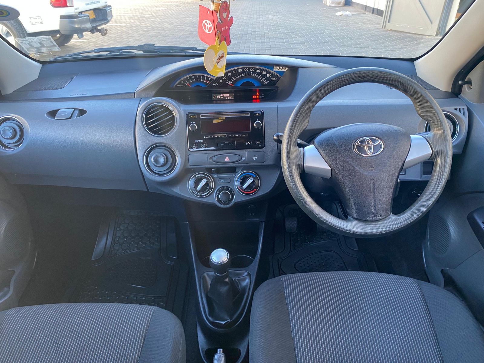 2018 Toyota Etios photo 4