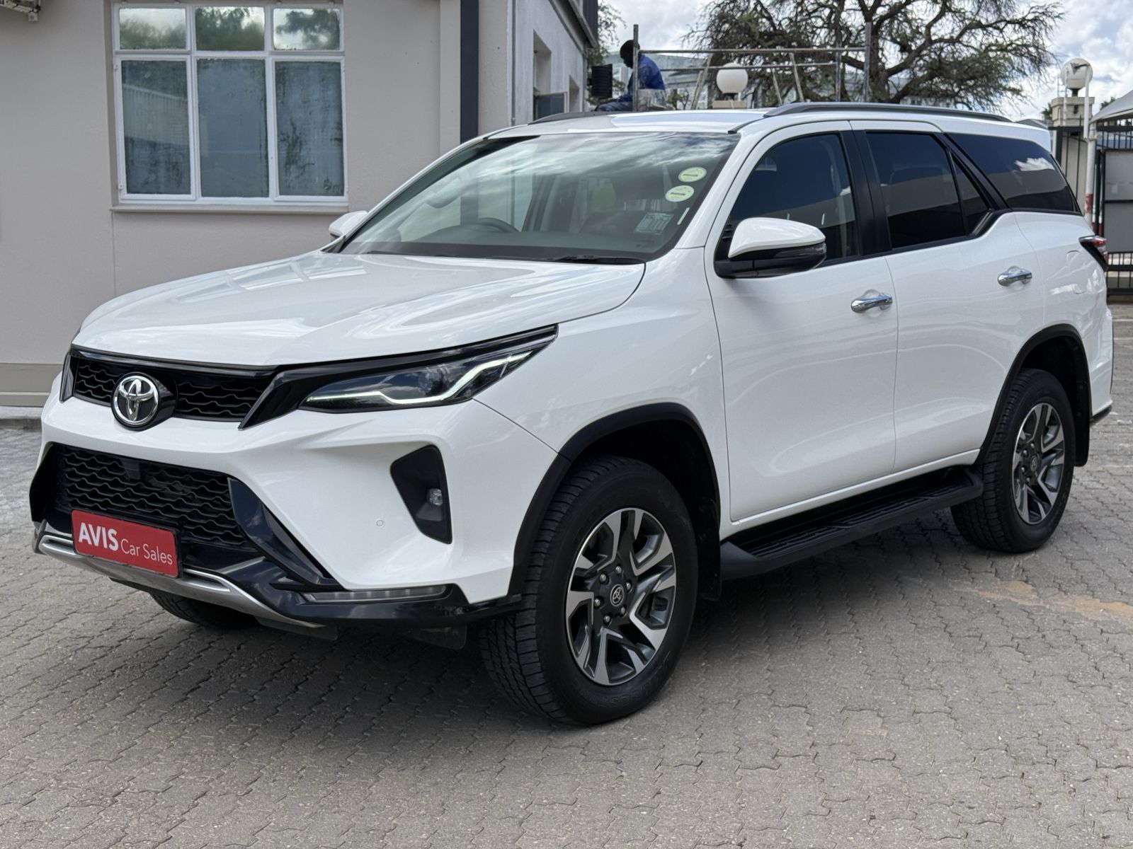 2024 Toyota Fortuner photo 2