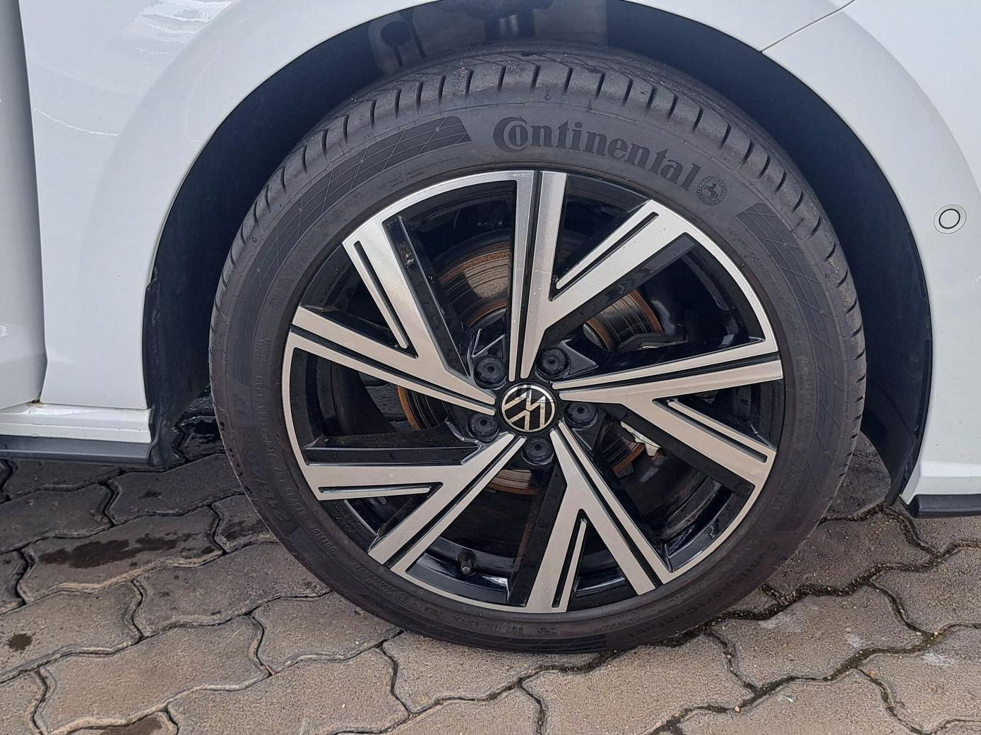 2024 Volkswagen Polo photo 2
