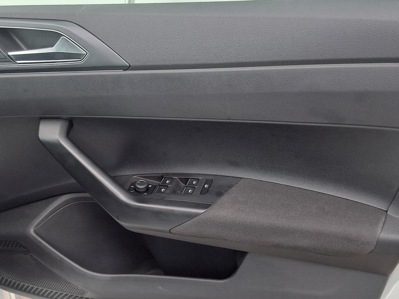 2024 Volkswagen Polo photo 3