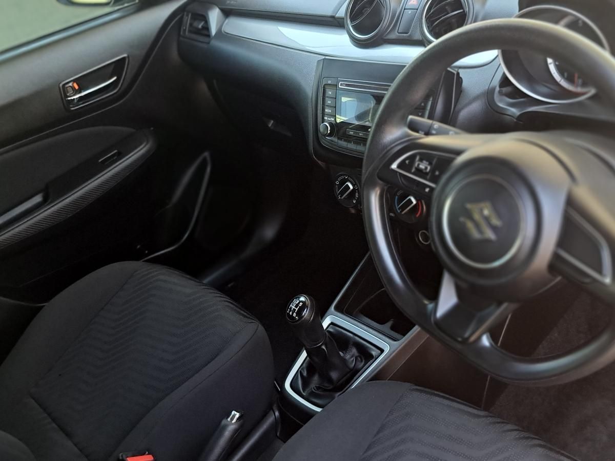 2021 Suzuki Swift photo 2