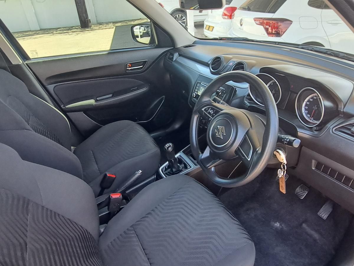 2021 Suzuki Swift photo 3