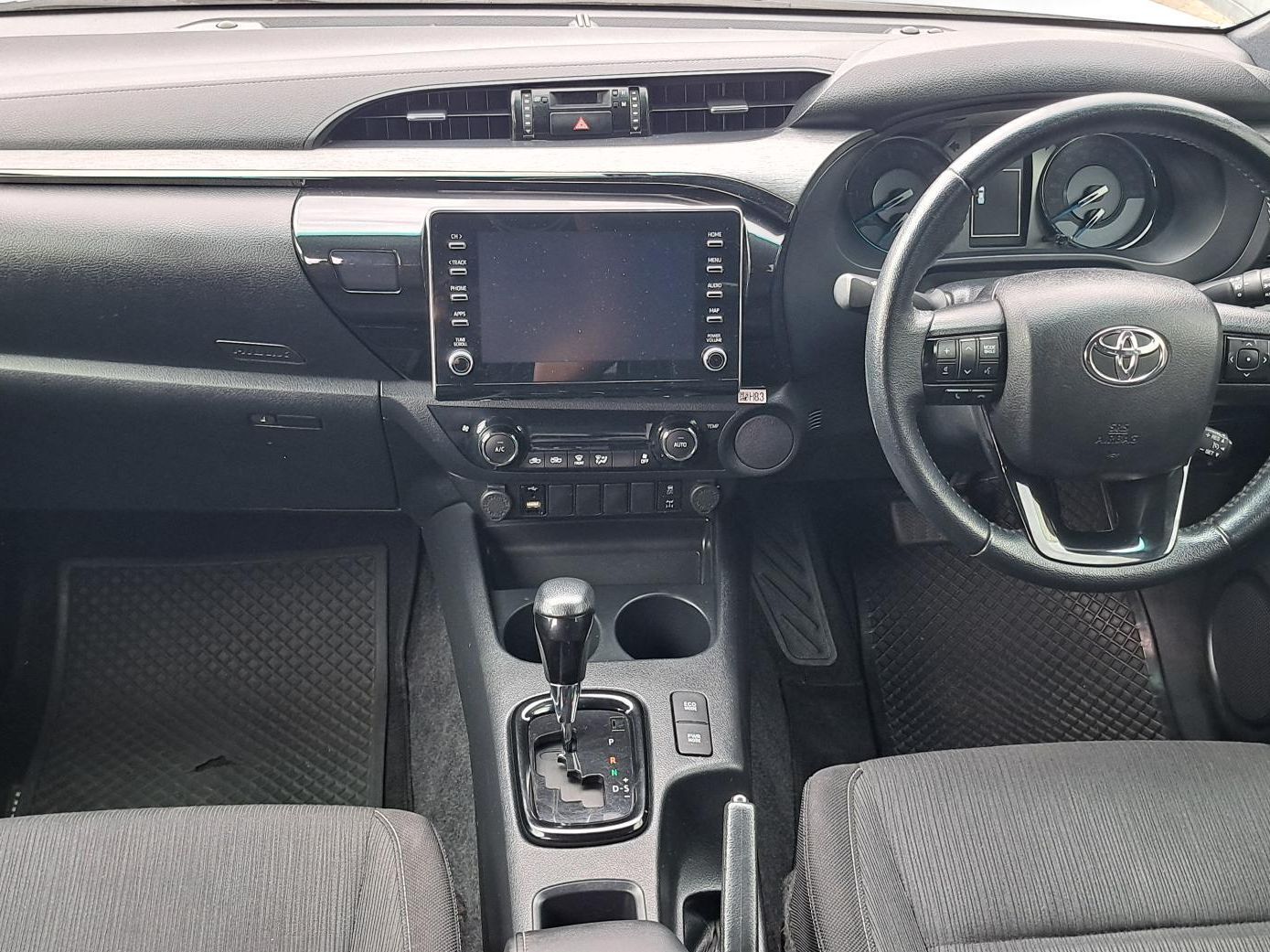 2021 Toyota Hilux photo 6