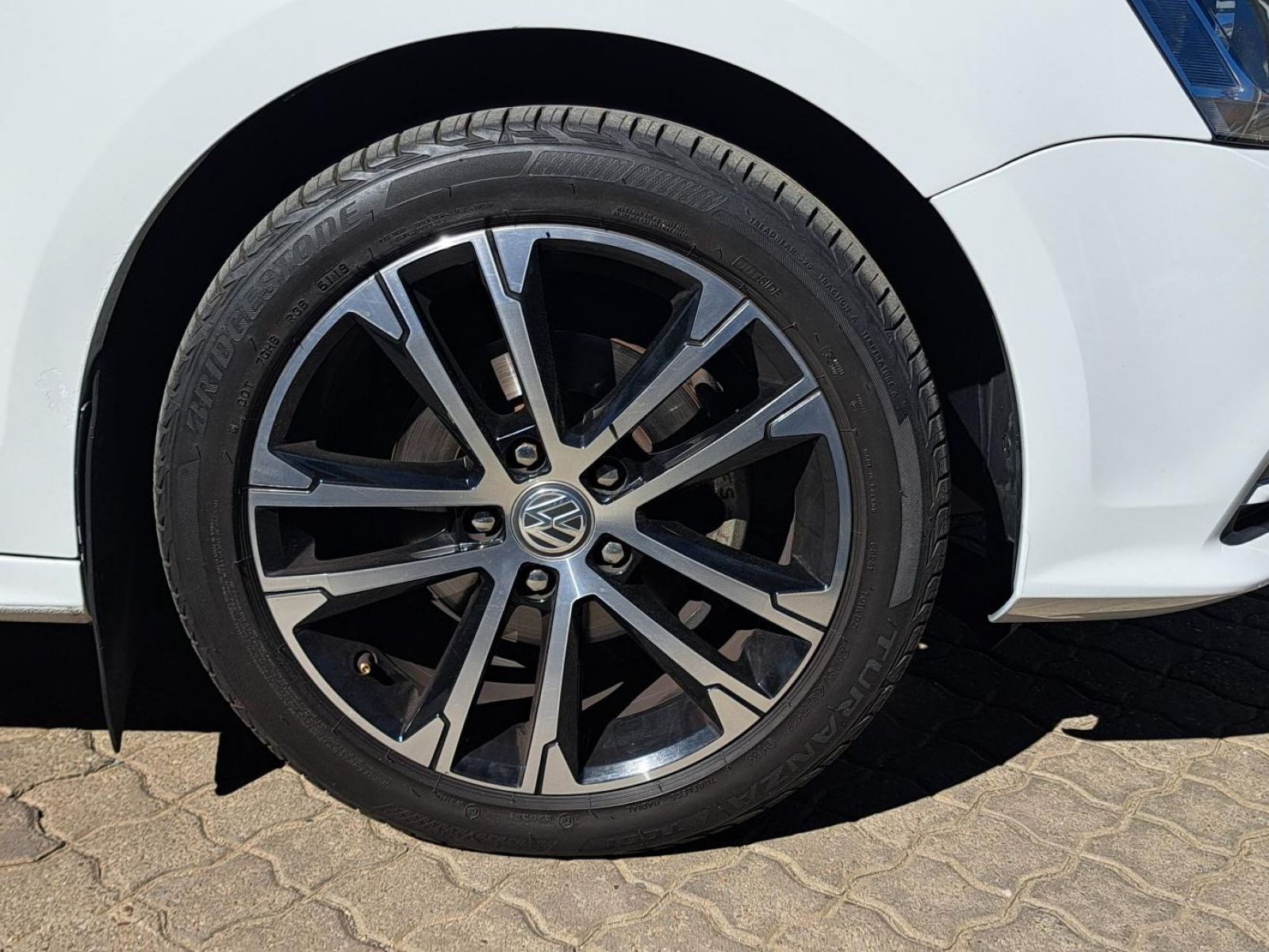 2017 Volkswagen Jetta photo 3