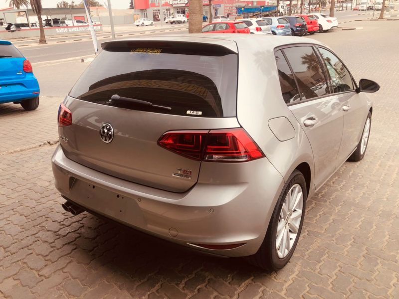 2013 Volkswagen Golf photo 4