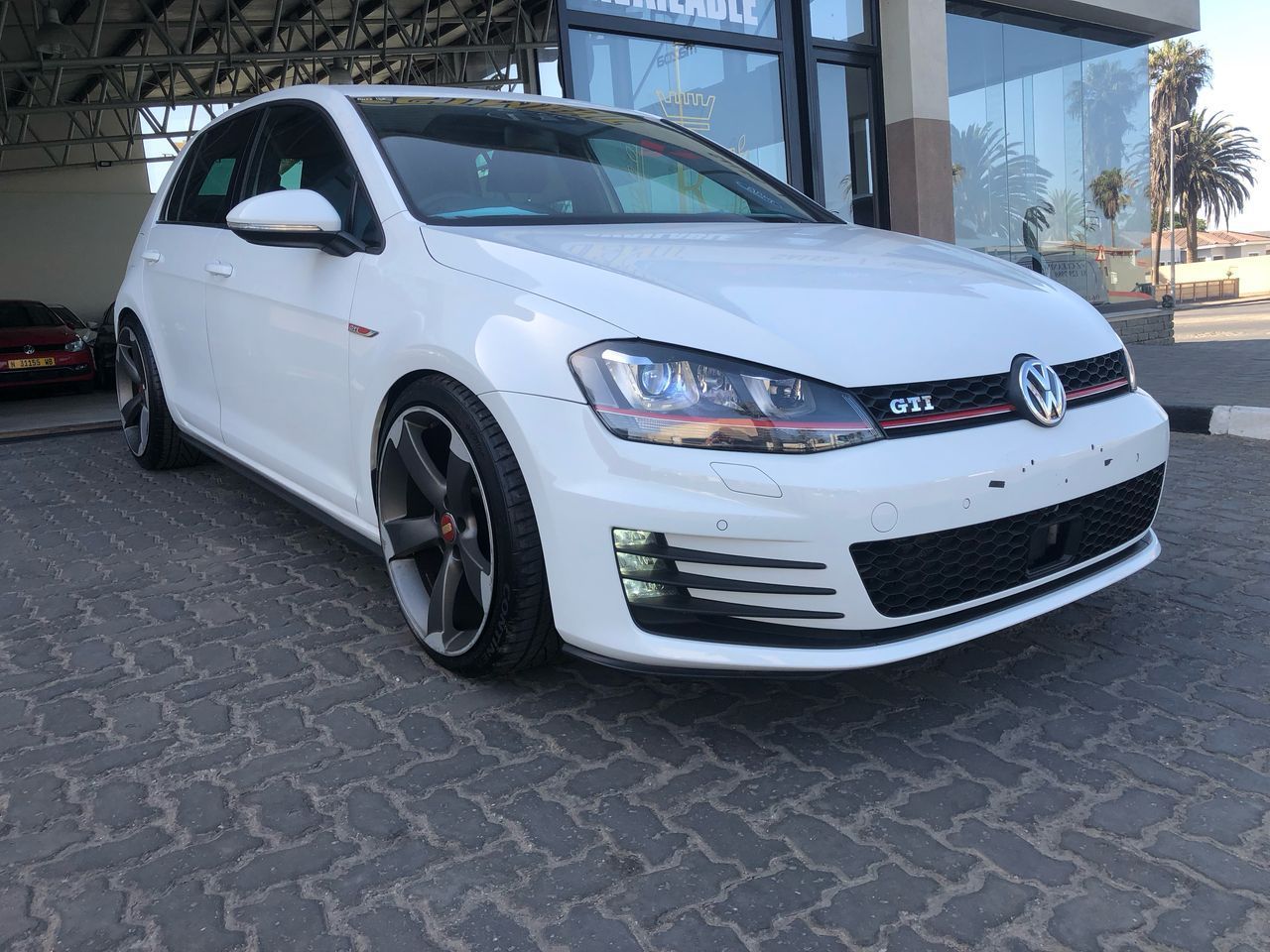2014 Volkswagen Golf photo 1
