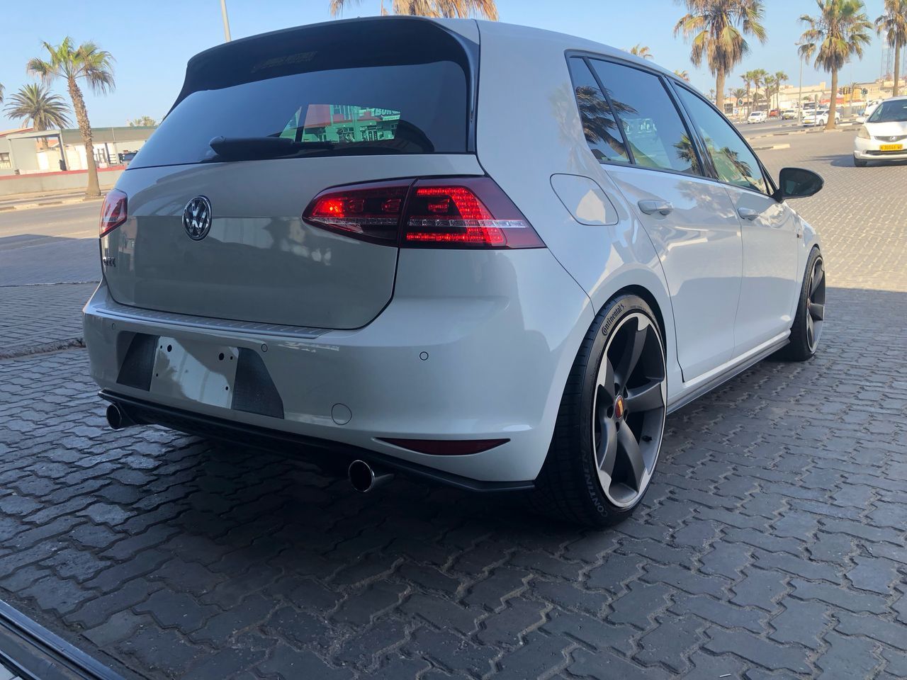 2014 Volkswagen Golf photo 4