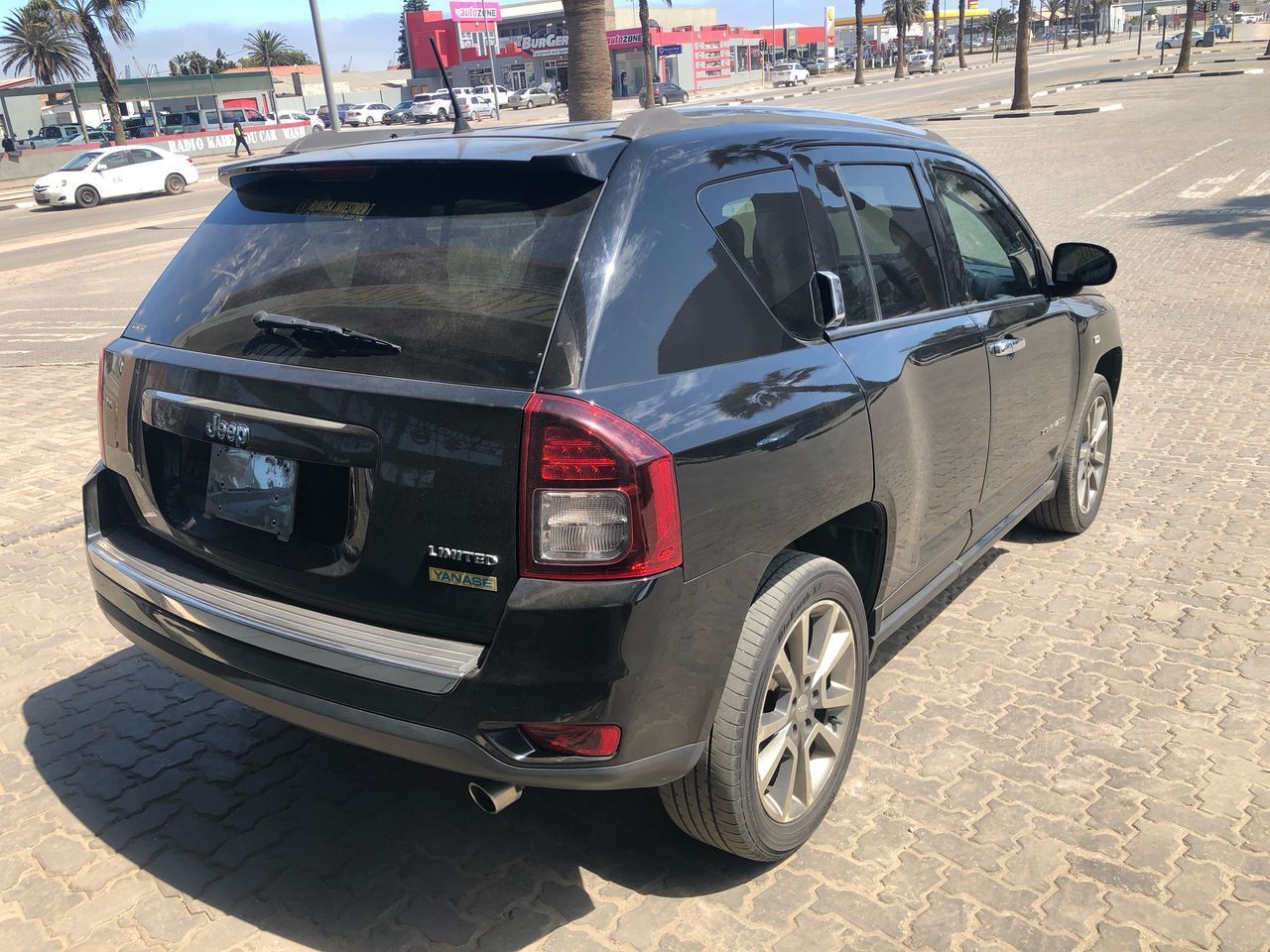 2016 Jeep Compass photo 3
