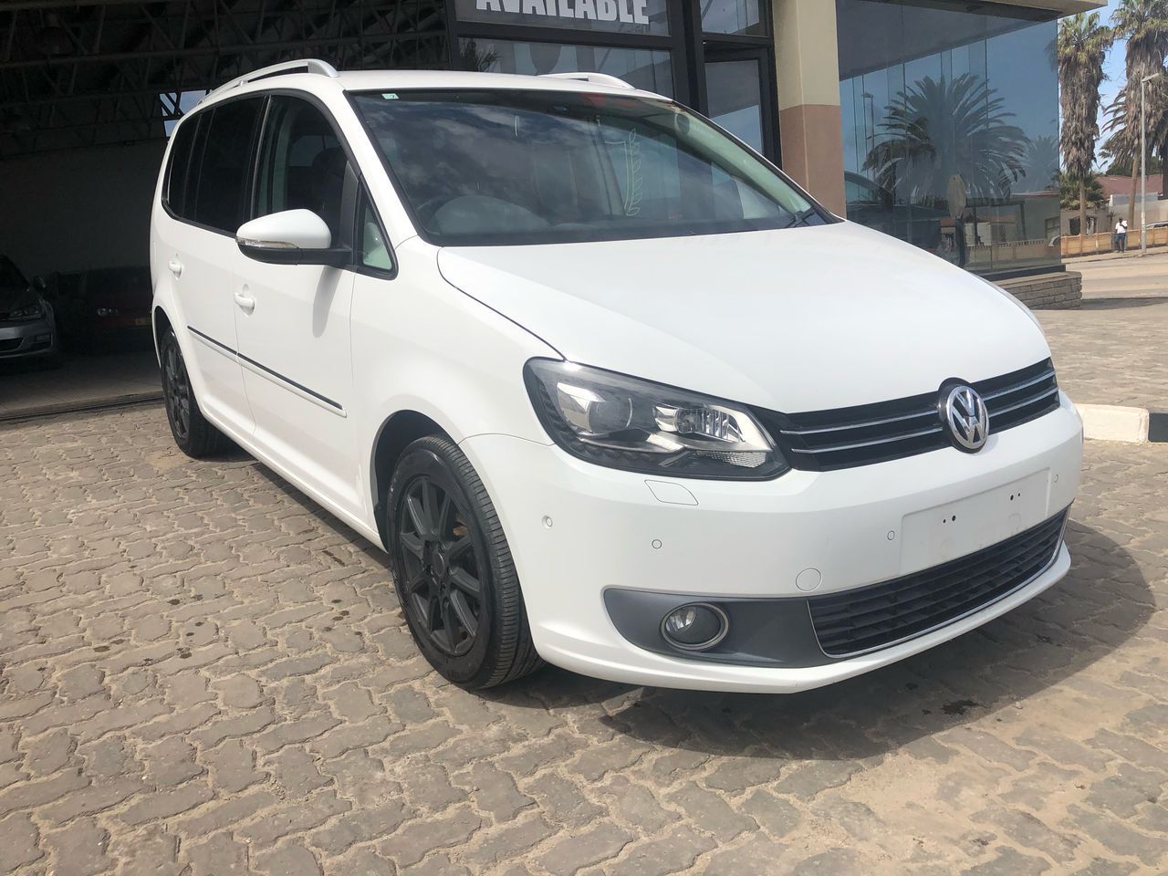 2014 Volkswagen Touran photo 1