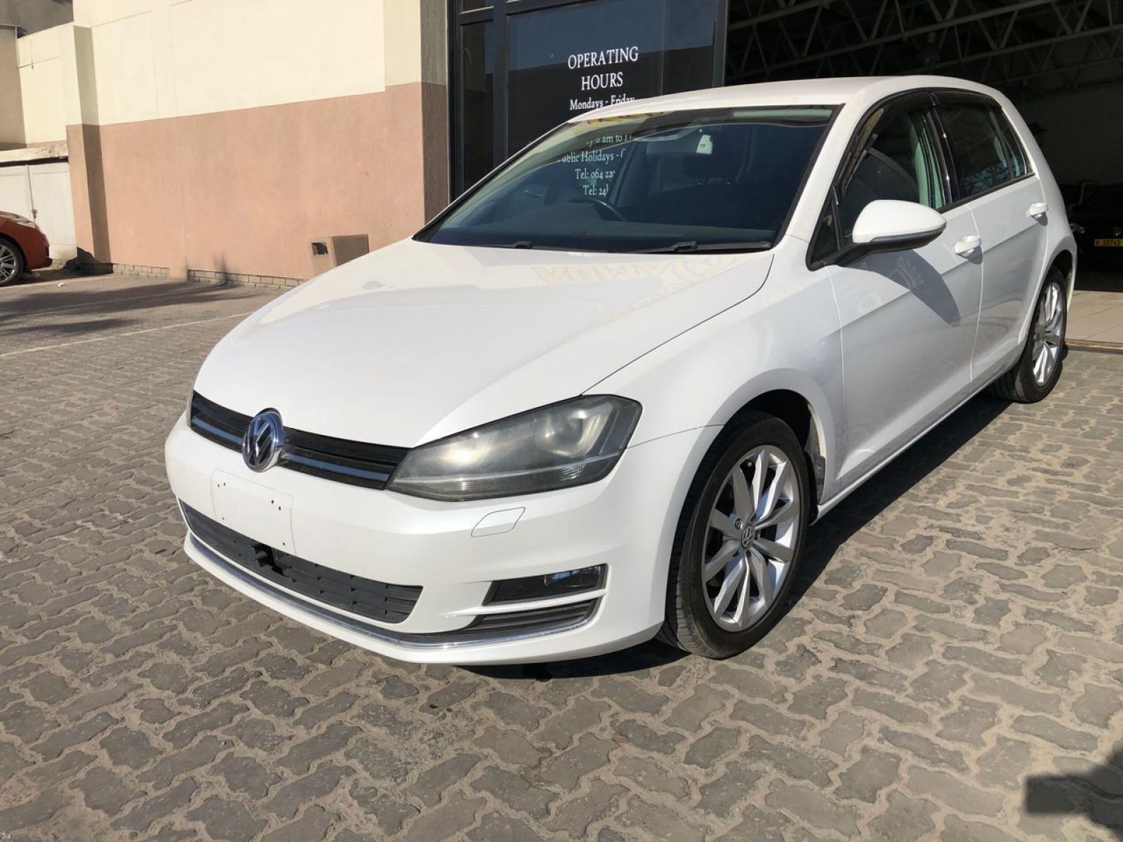 2014 Volkswagen Golf photo 2