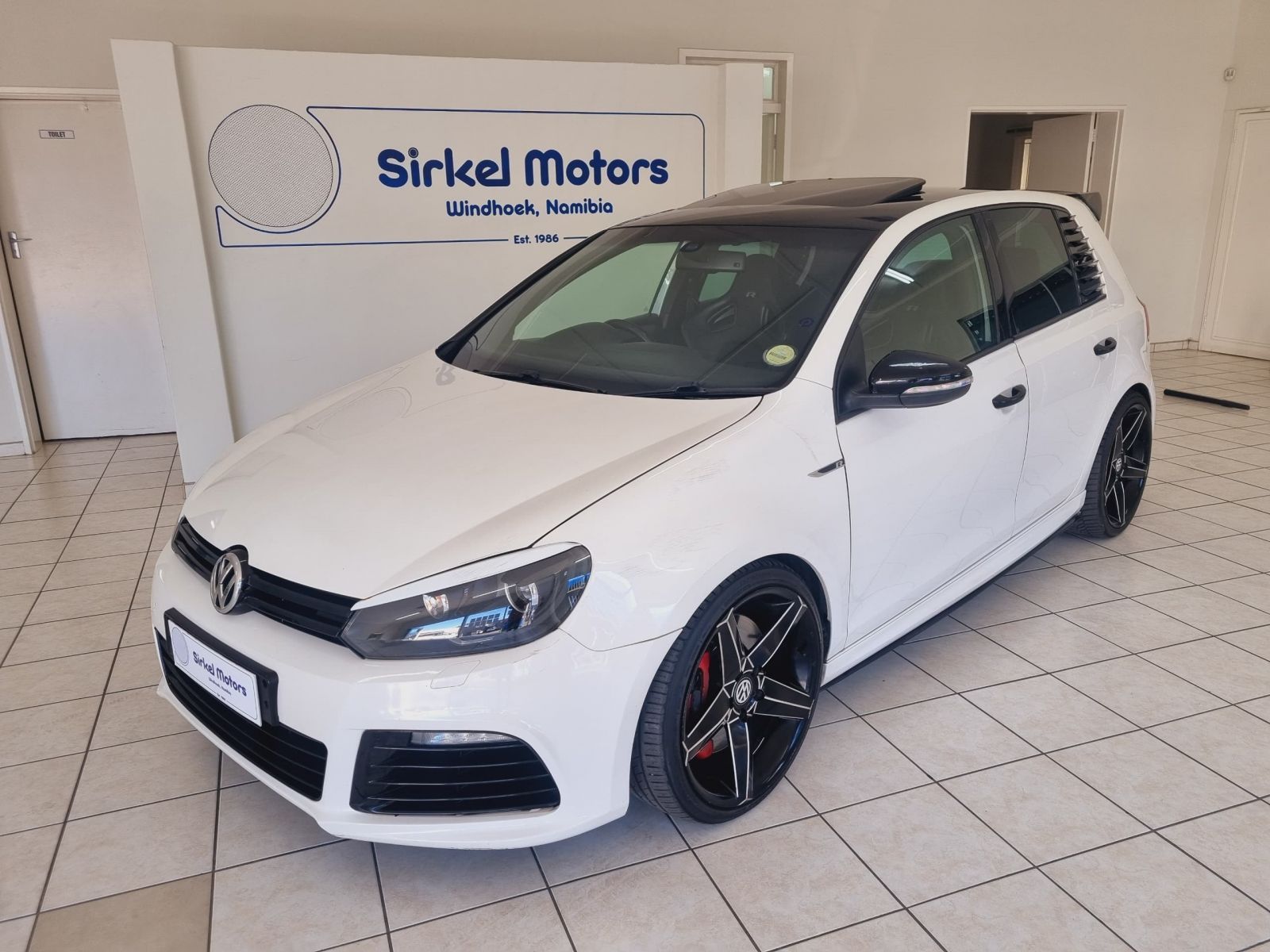 2012 Volkswagen Golf photo 1