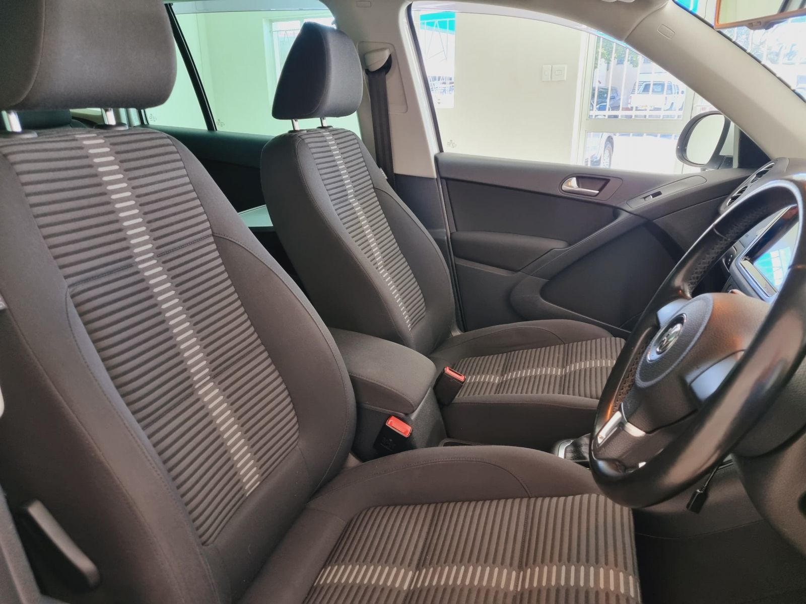 2011 Volkswagen Tiguan photo 10