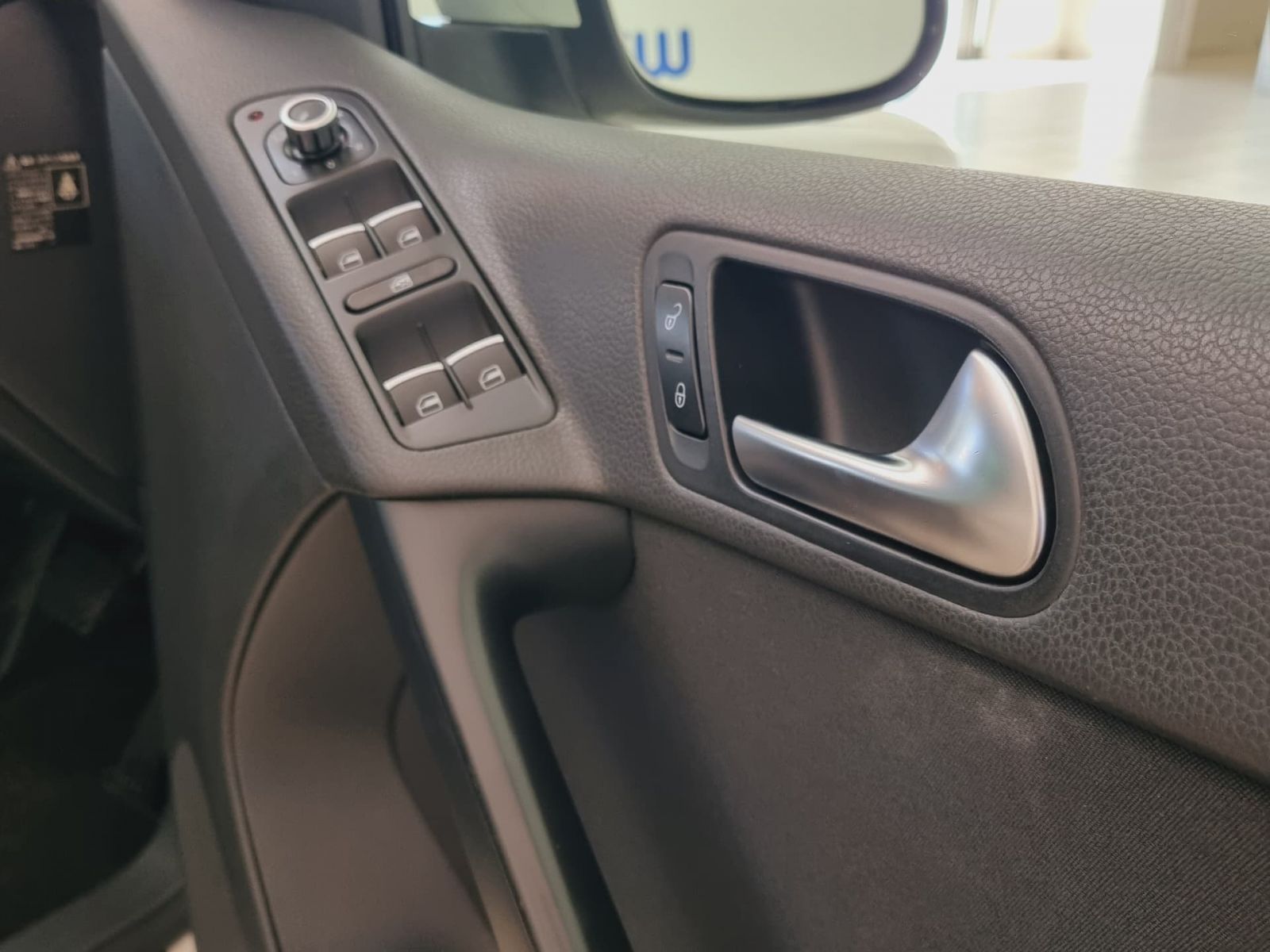 2011 Volkswagen Tiguan photo 13