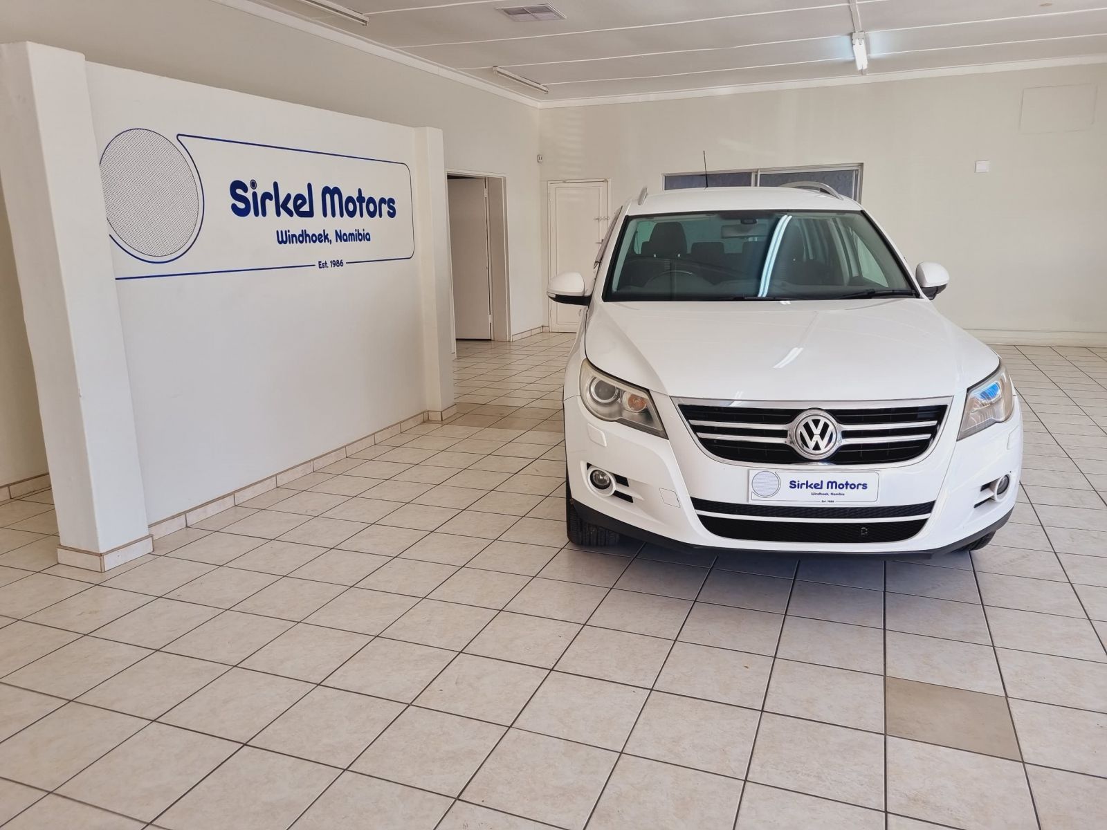2011 Volkswagen Tiguan photo 2