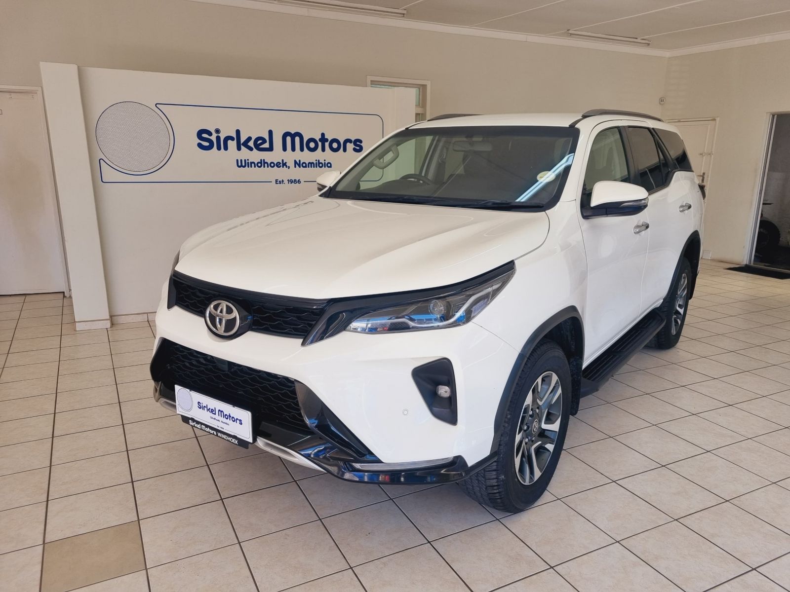 2024 Toyota Fortuner photo 1