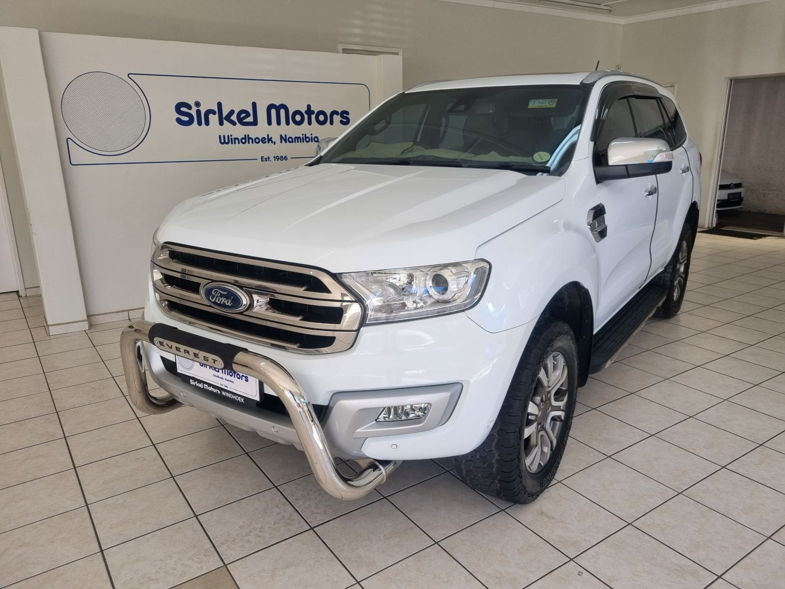 2018 Ford Everest photo 1