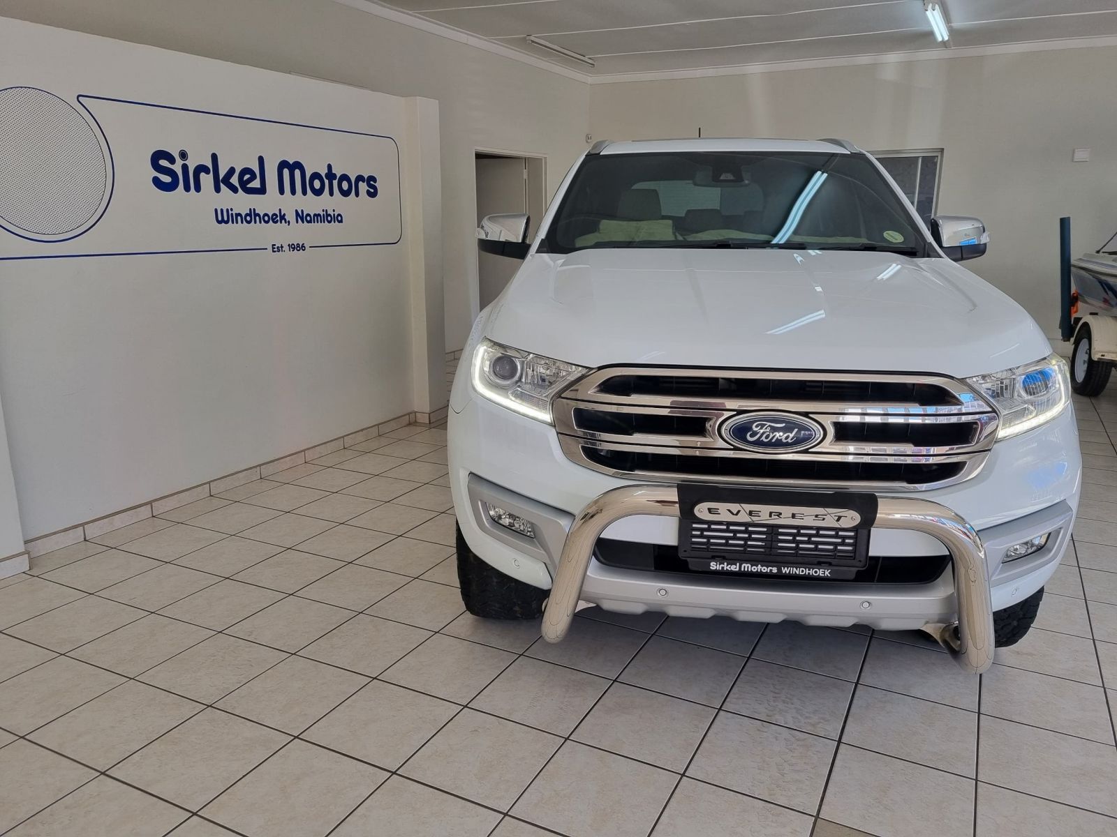 2018 Ford Everest photo 2