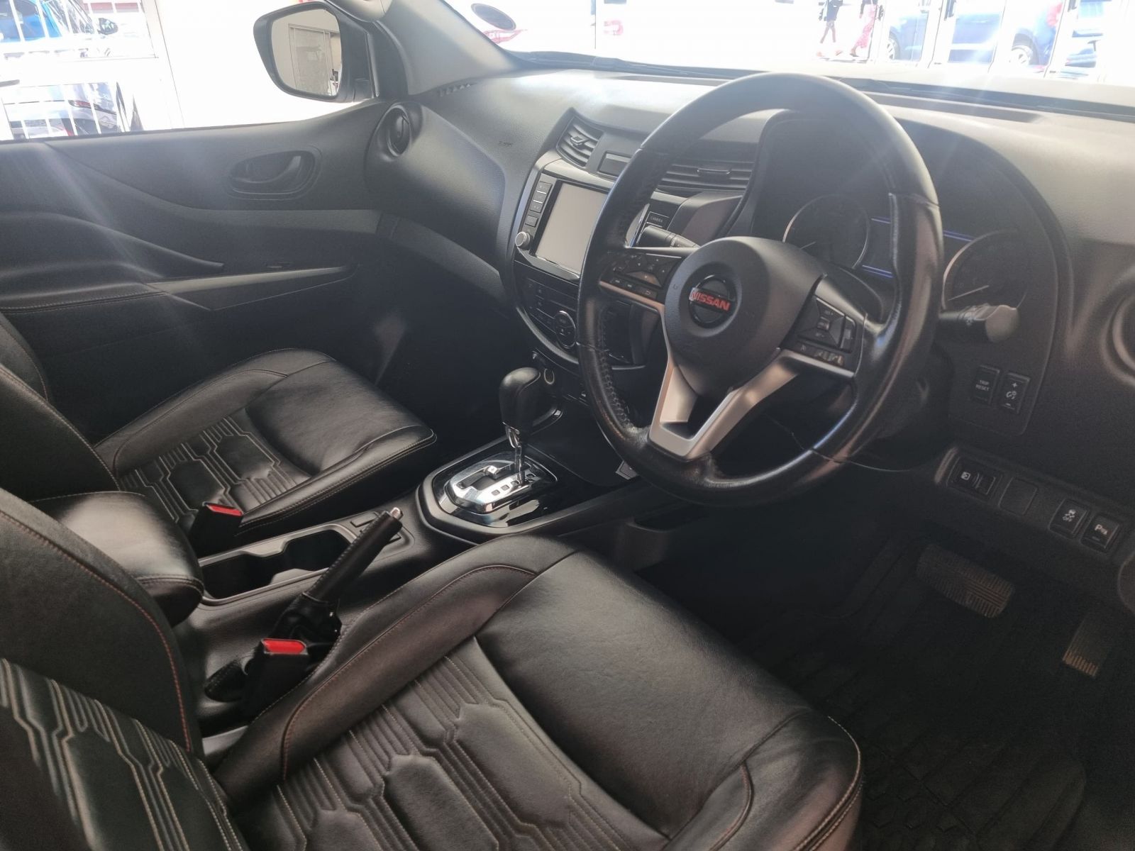 2022 Nissan Navara photo 9