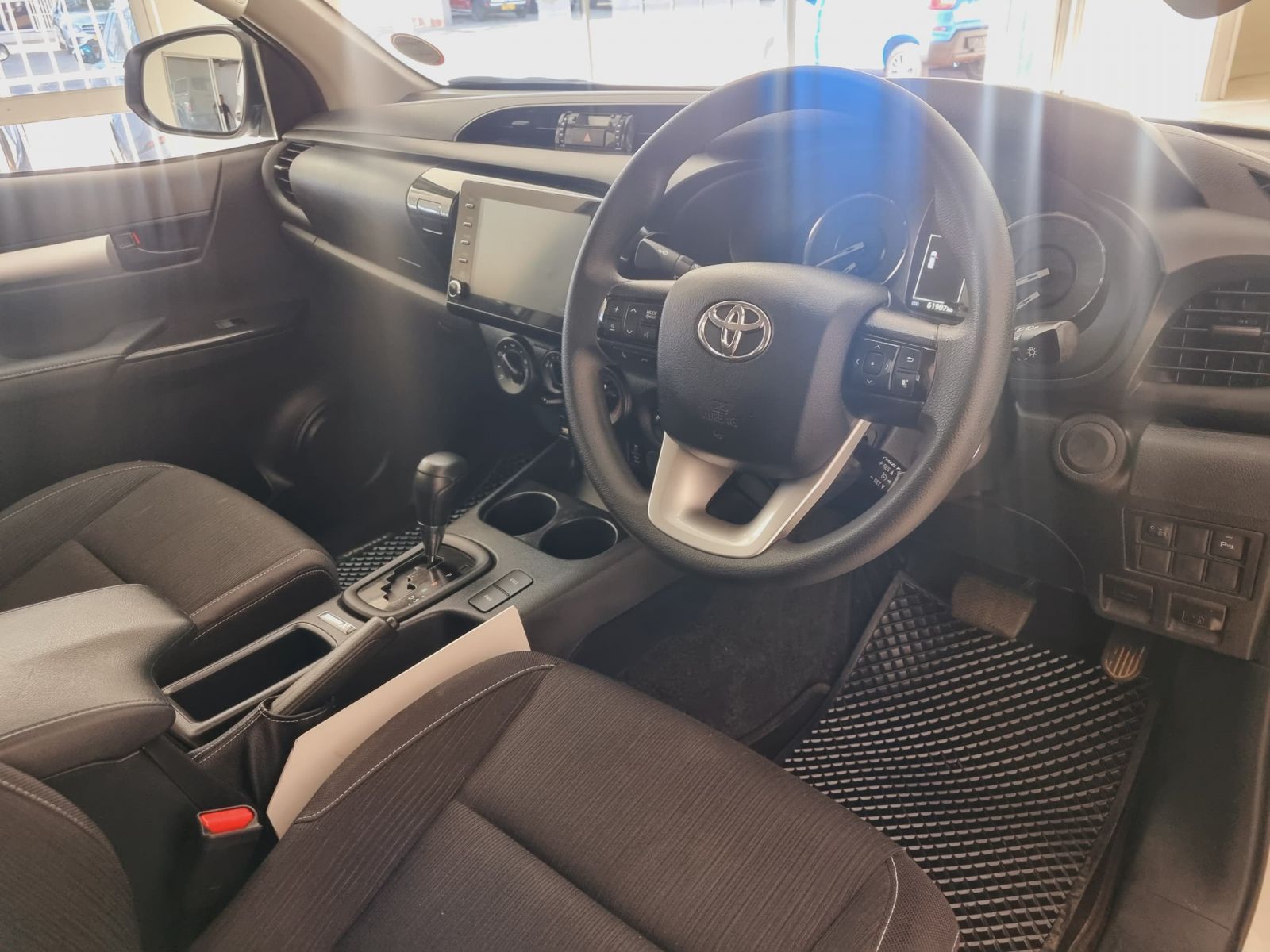 2024 Toyota Hilux photo 8