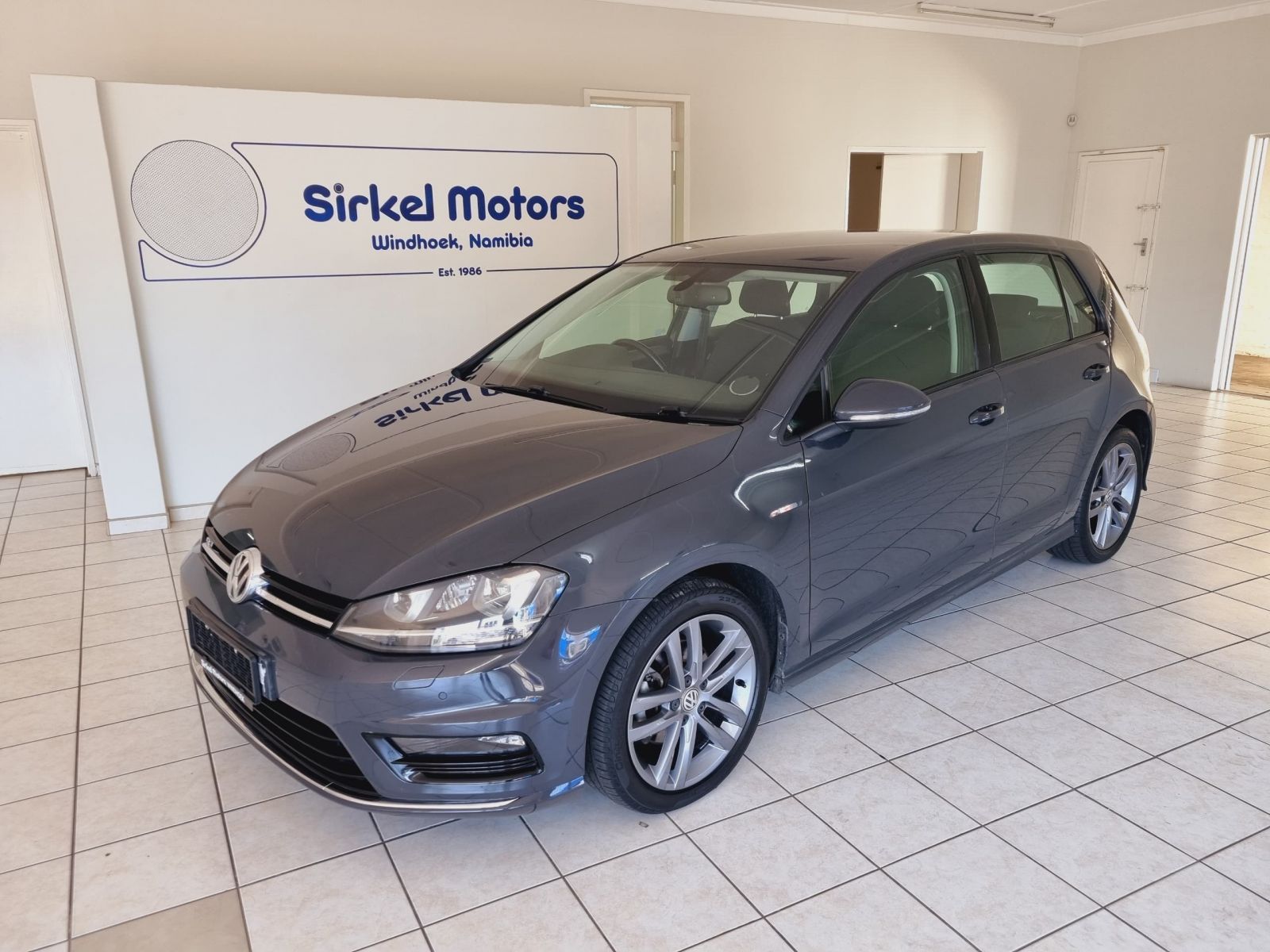 2016 Volkswagen Golf photo 1
